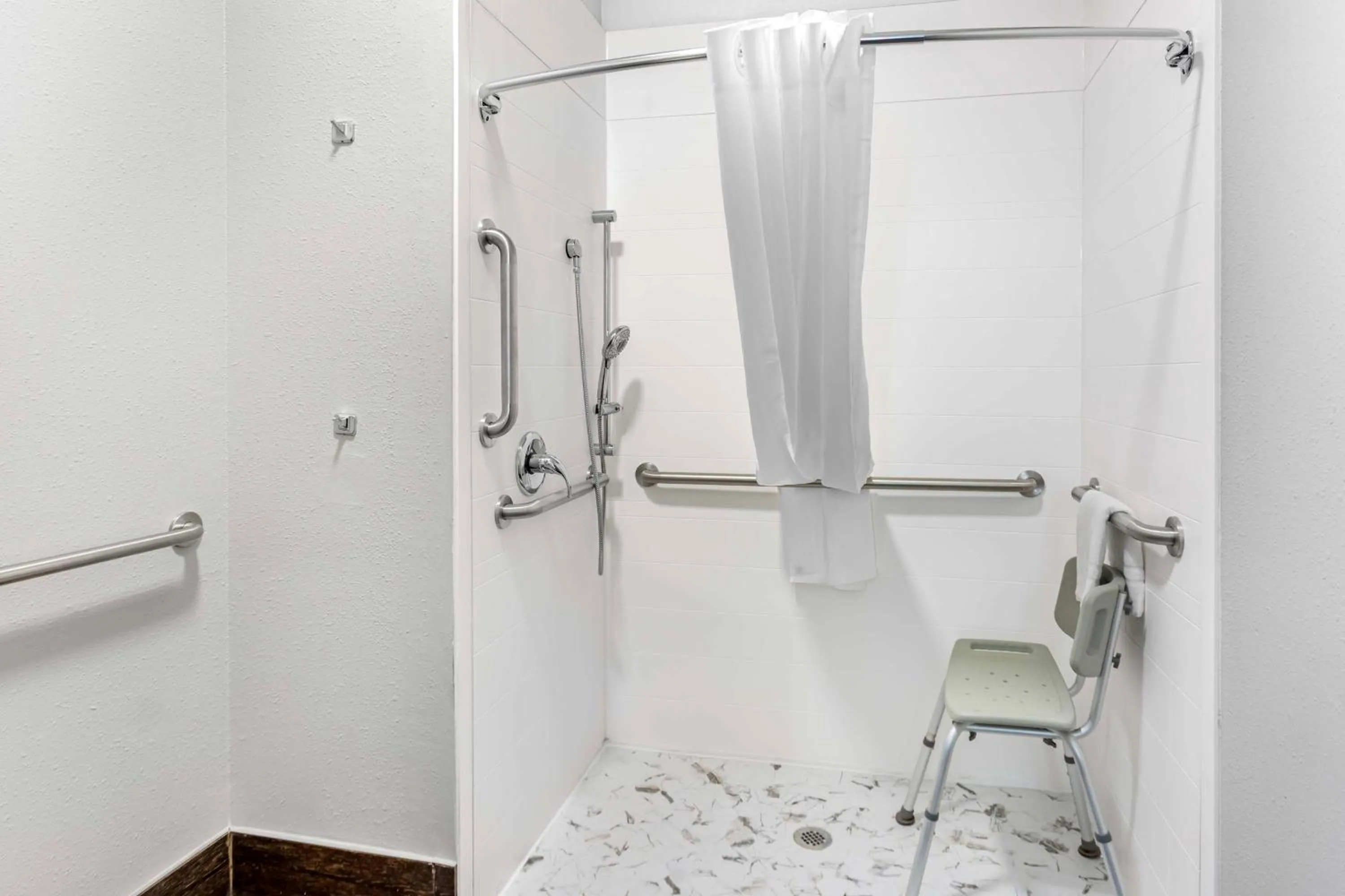 Bathroom in Best Western Chambersburg