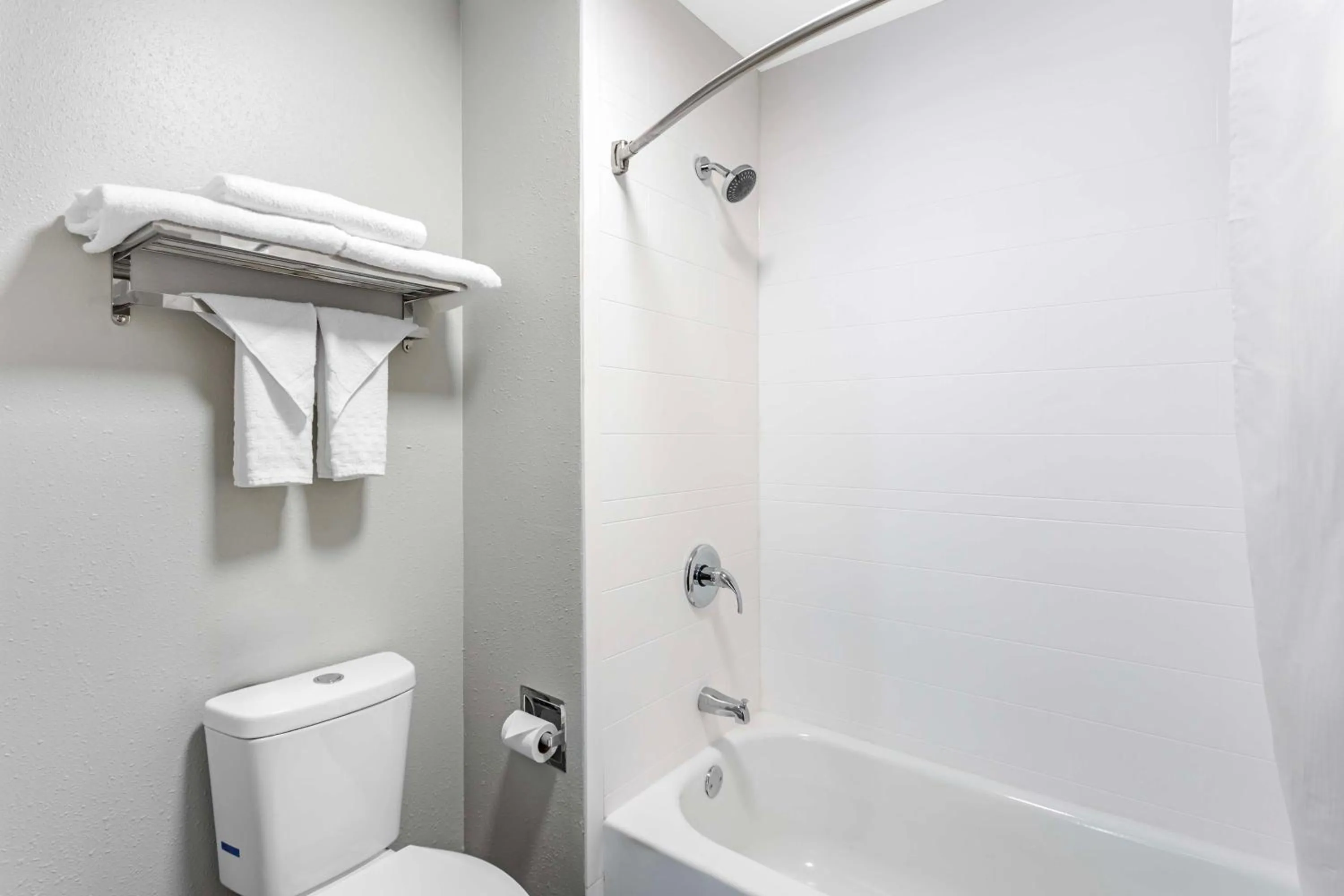 Bathroom in Best Western Chambersburg