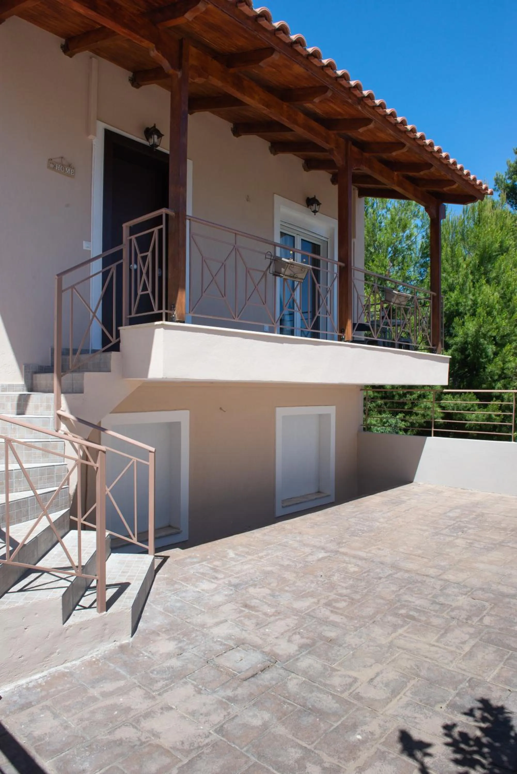 Facade/entrance in Artemissoula near airport