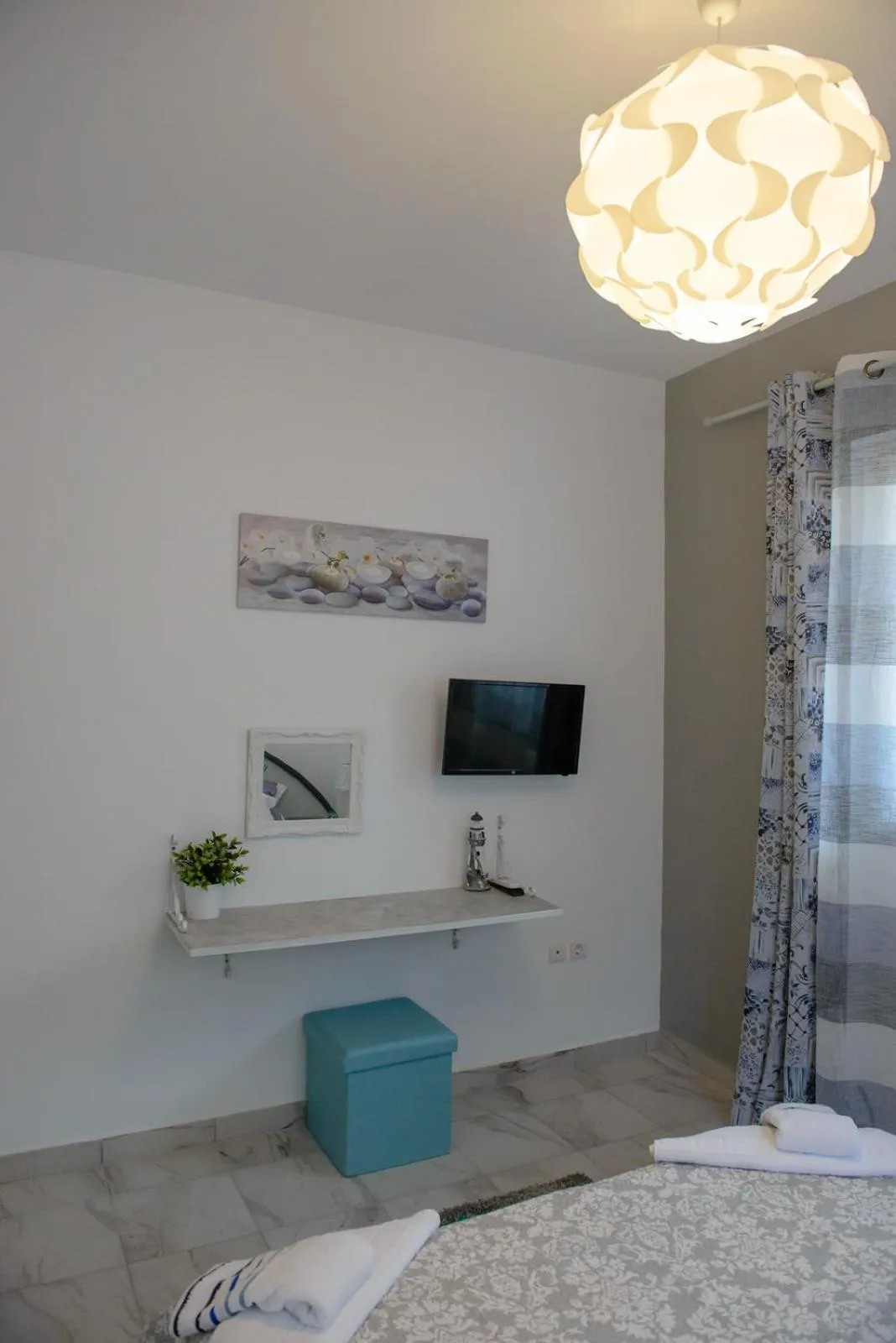 Photo of the whole room, Bed in Artemissoula near airport