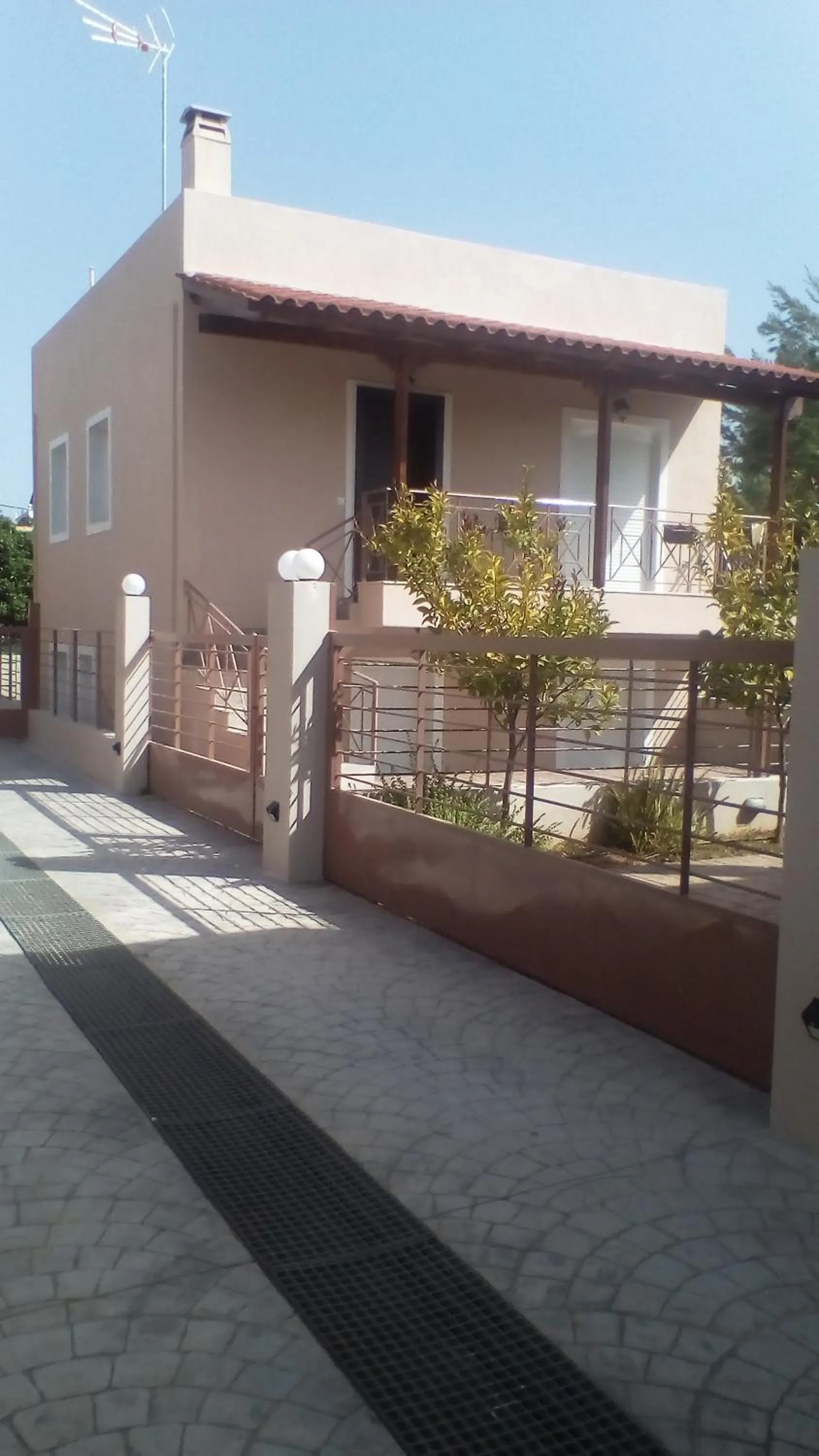 Facade/entrance in Artemissoula near airport