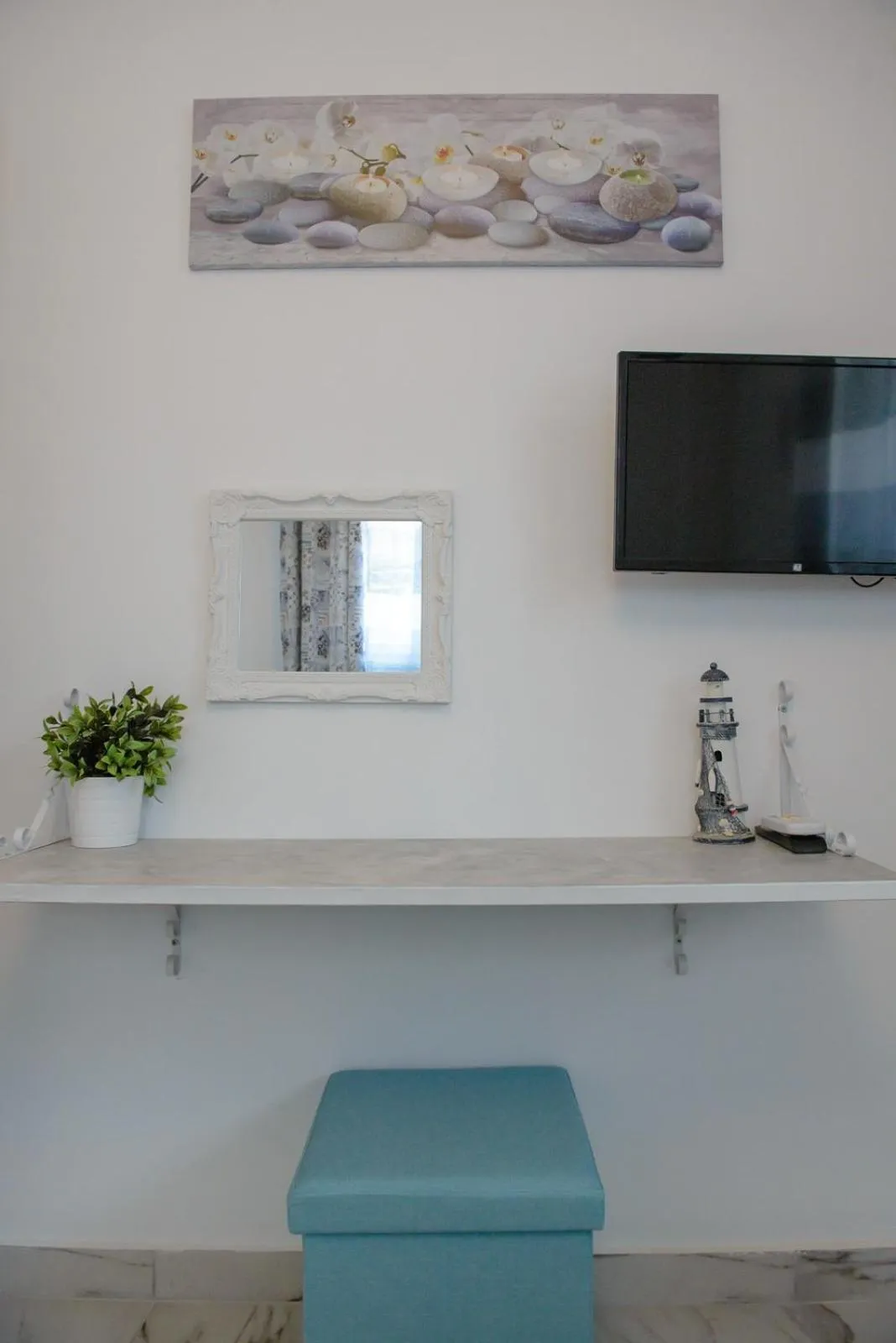 Photo of the whole room in Artemissoula near airport