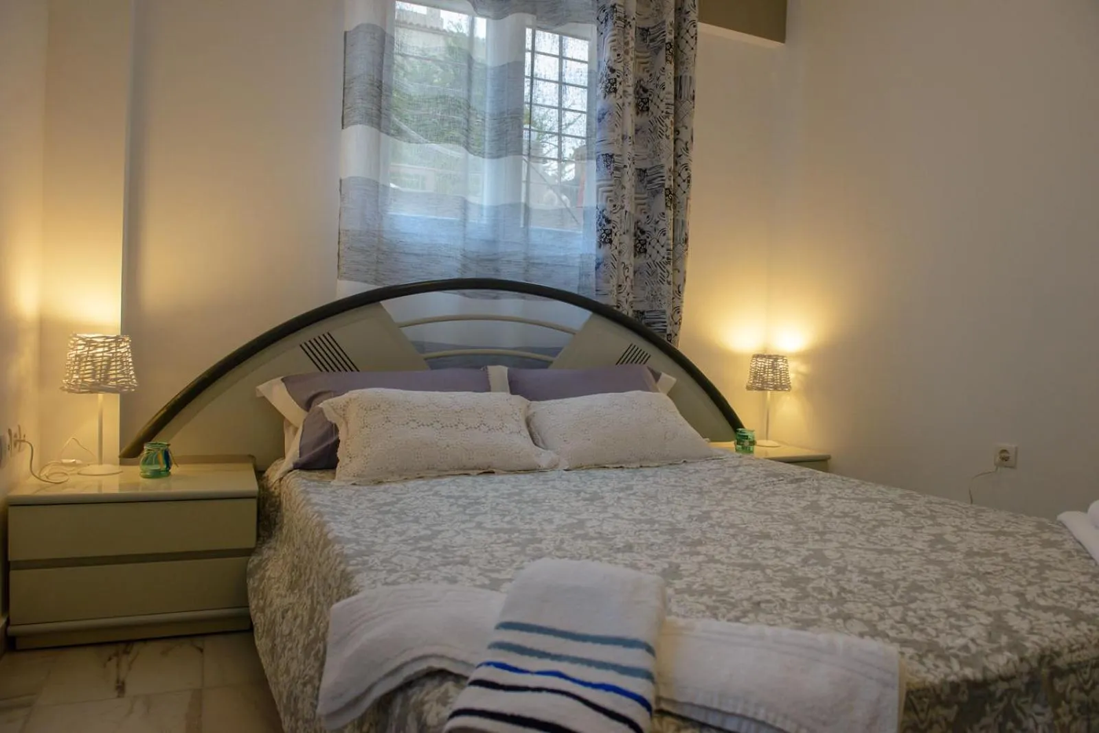 Photo of the whole room, Bed in Artemissoula near airport