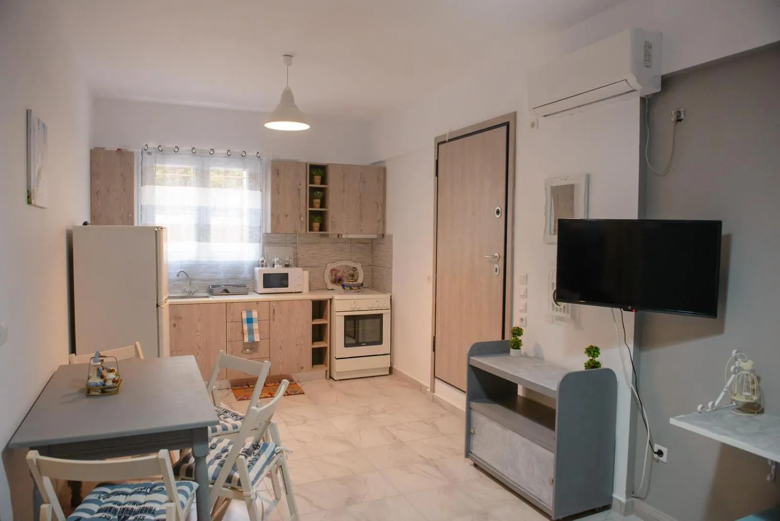 Photo of the whole room in Artemissoula near airport