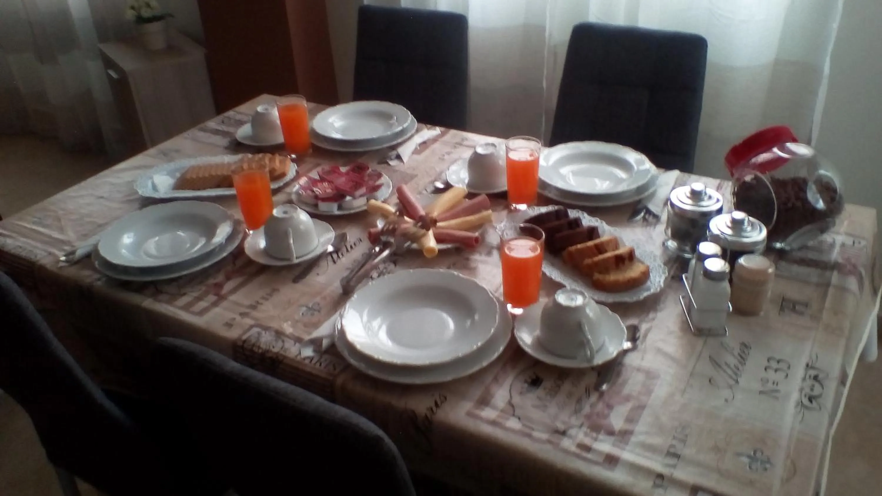 Dining area in Artemissoula near airport