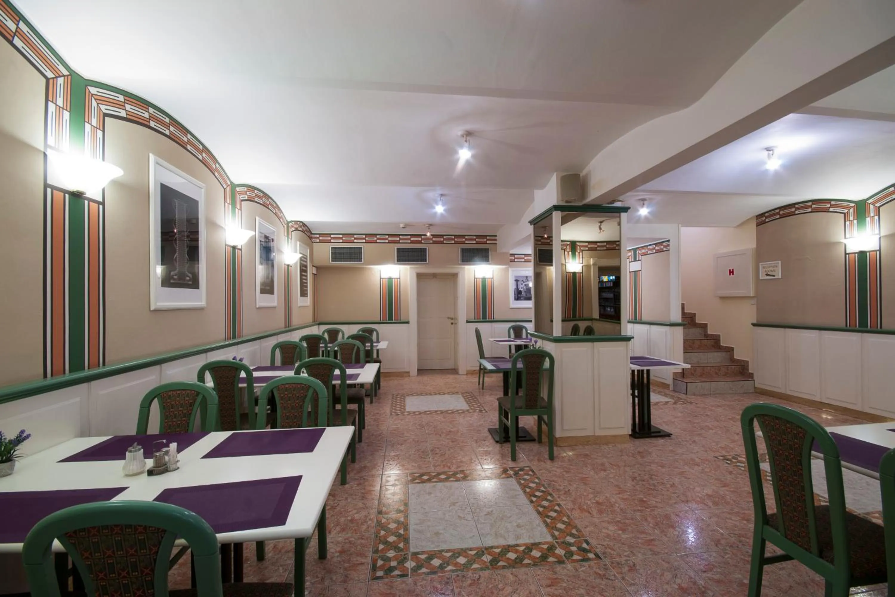 Restaurant/places to eat in Art Deco Hotel Hoffmann