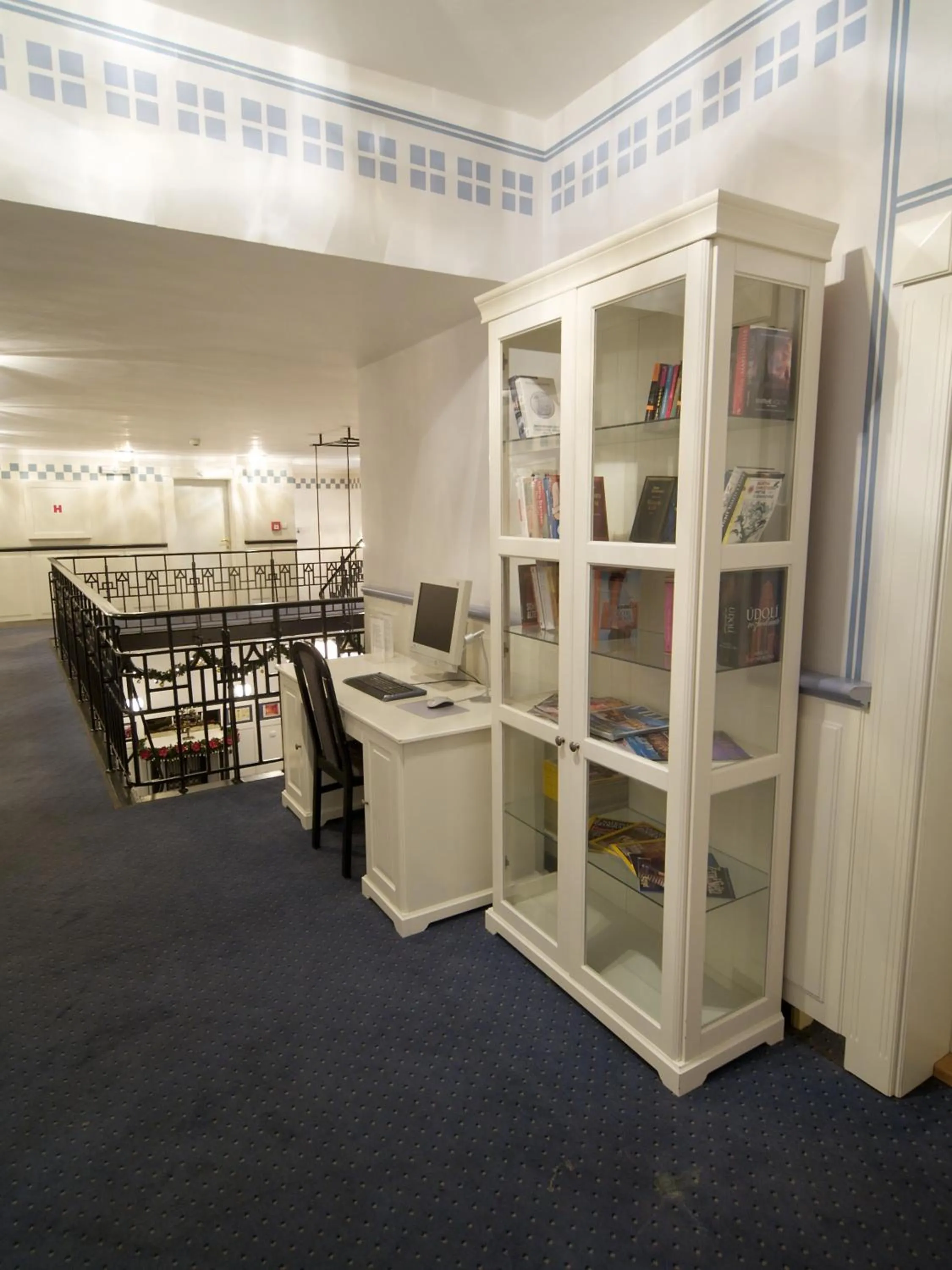 Library in Art Deco Hotel Hoffmann