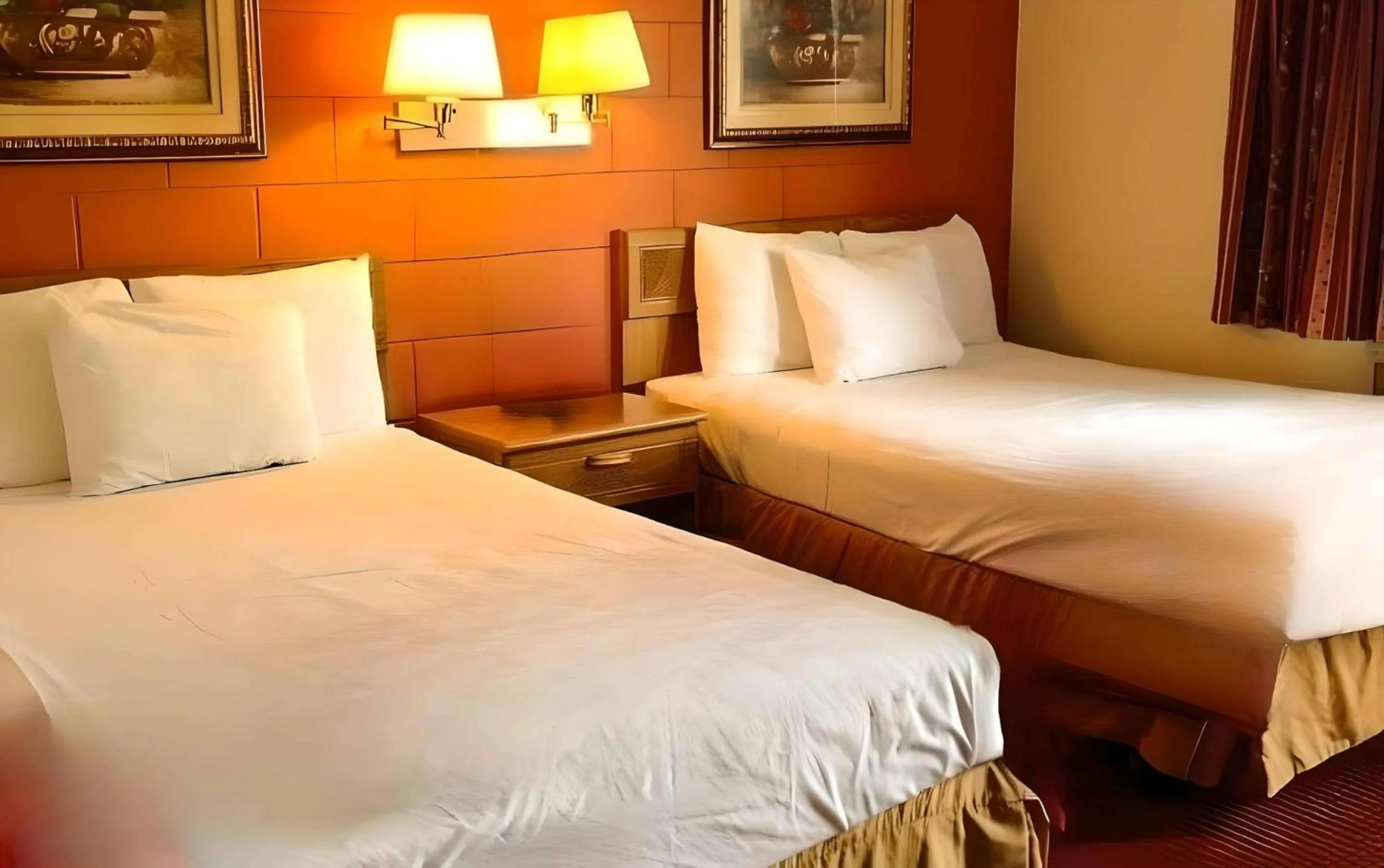 Bedroom, Bed in Rodeway Inn Manchester I-90