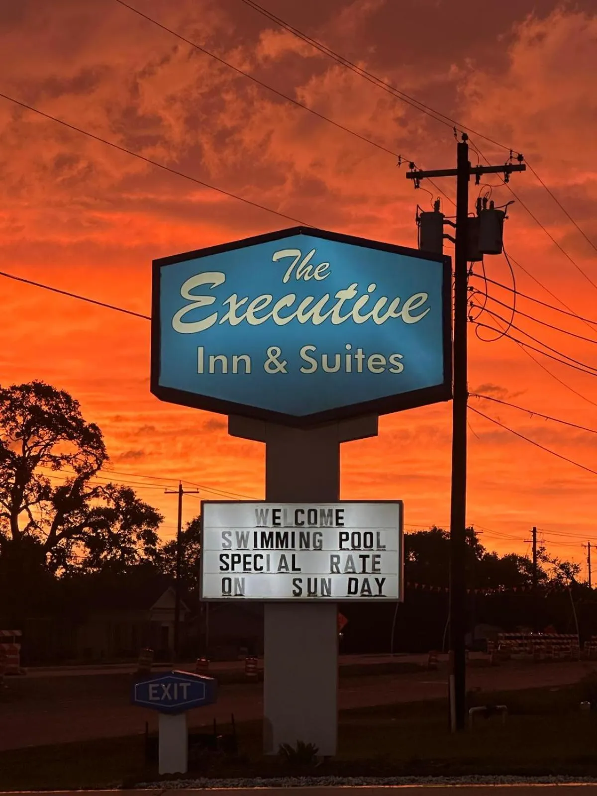 Property logo or sign in Executive Inn & Suites West Columbia