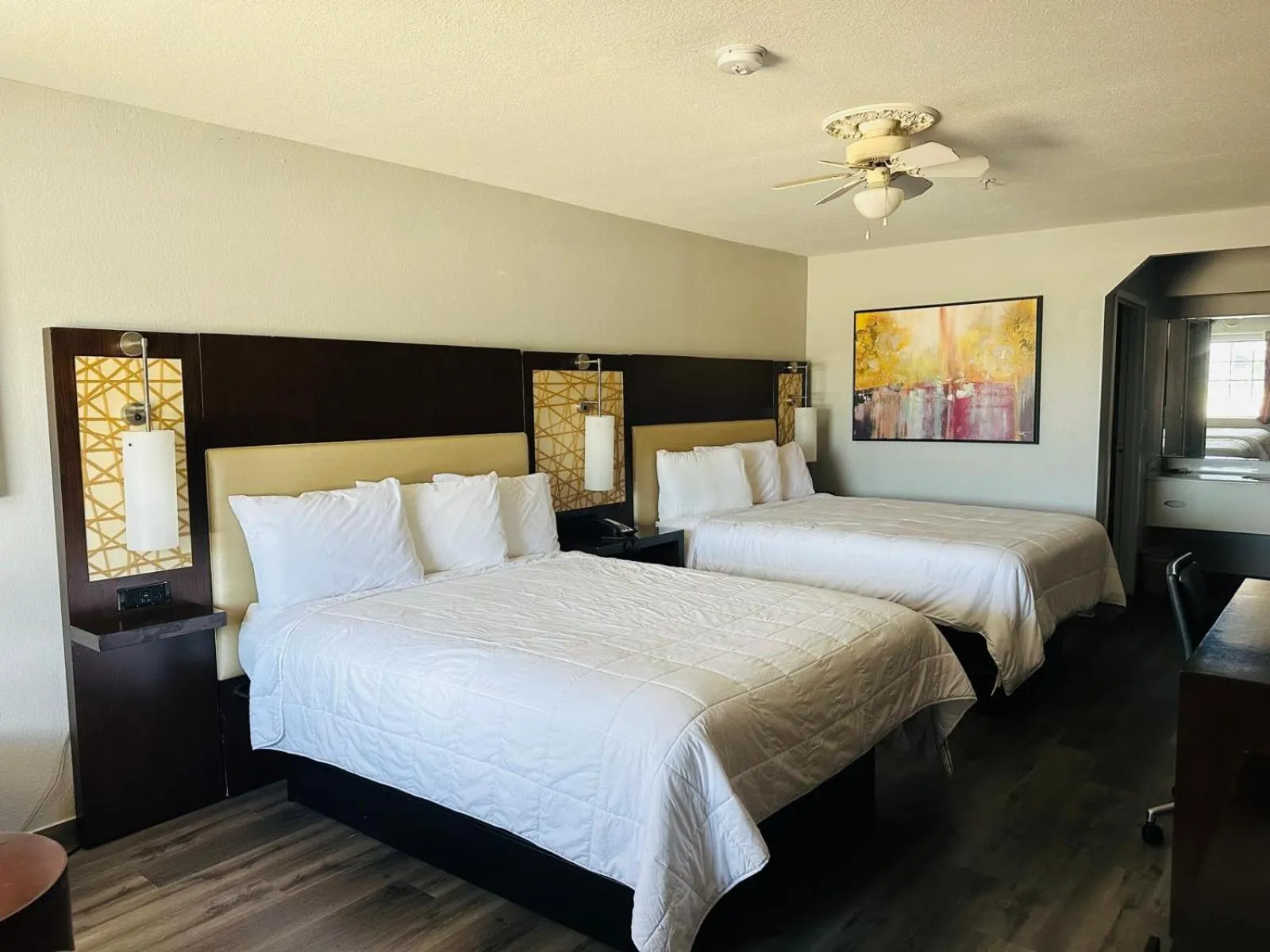 Bed in Executive Inn & Suites West Columbia