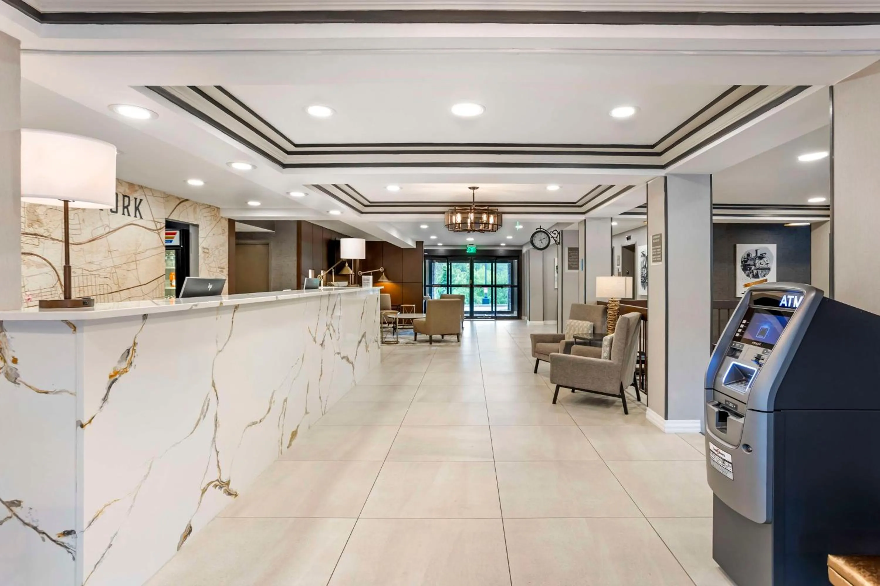 Lobby or reception in Best Western Plus Heritage Rail Inn & Suites