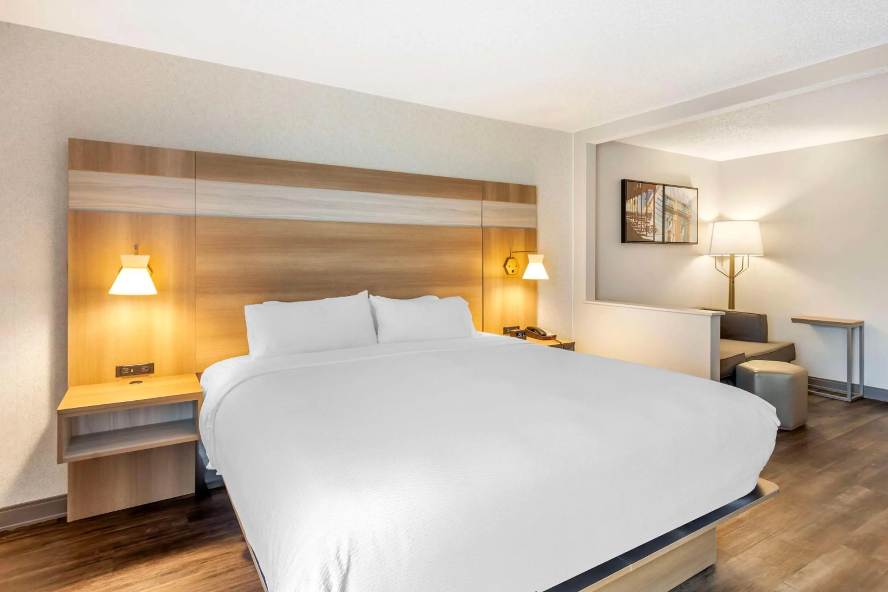 Bedroom, Bed in Best Western Plus Heritage Rail Inn & Suites