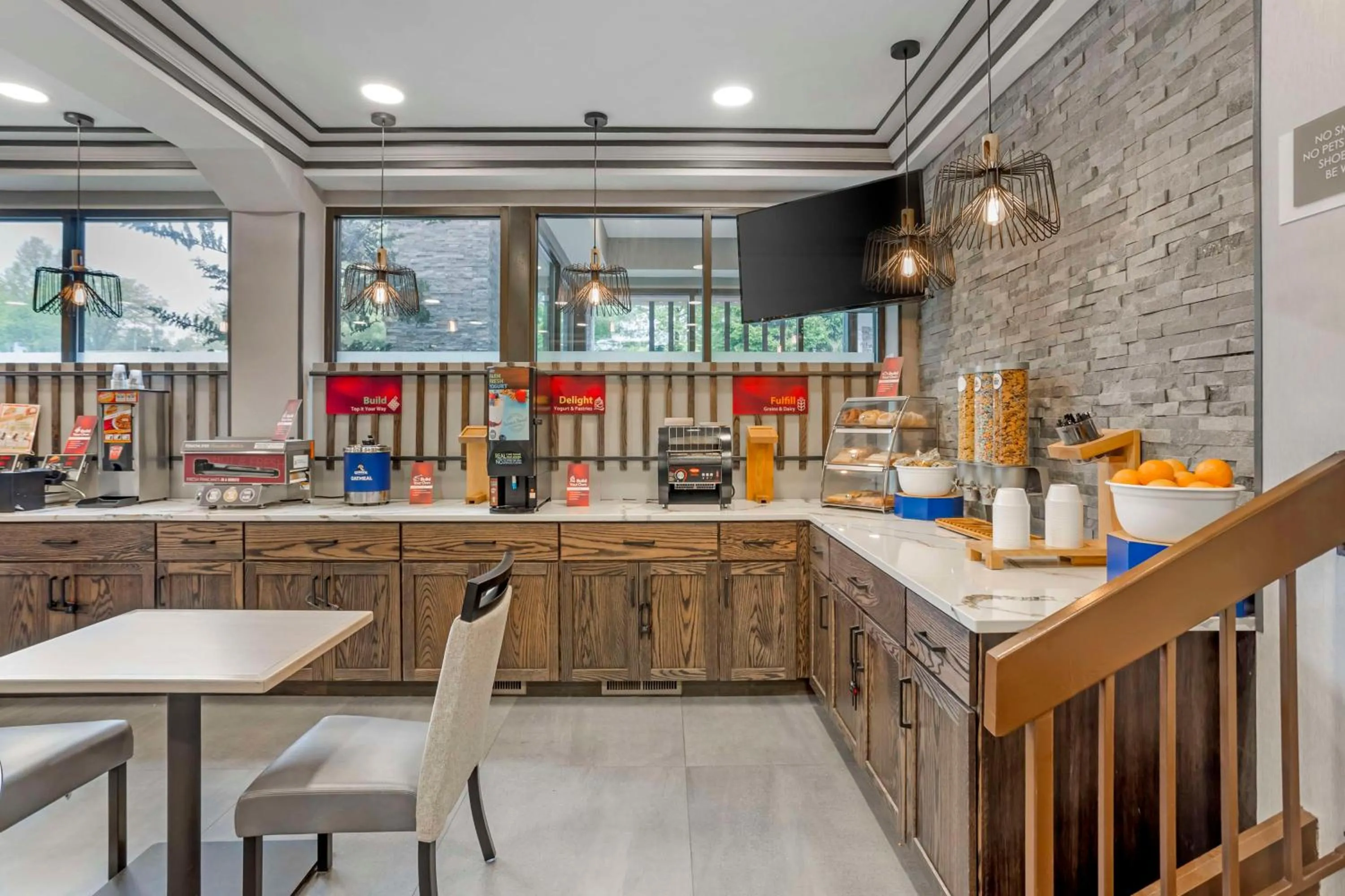 Breakfast in Best Western Plus Heritage Rail Inn & Suites