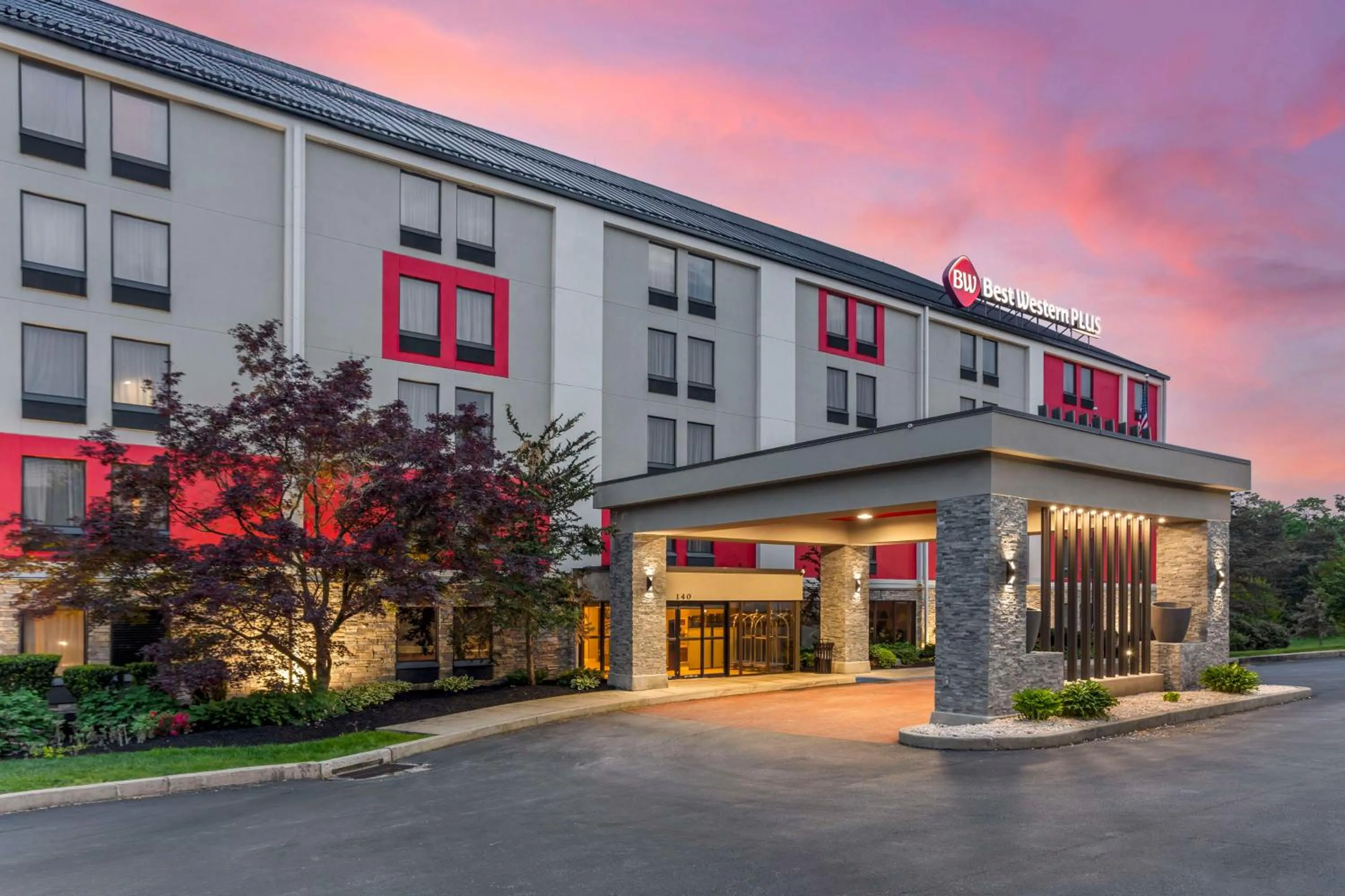 Property building in Best Western Plus Heritage Rail Inn & Suites