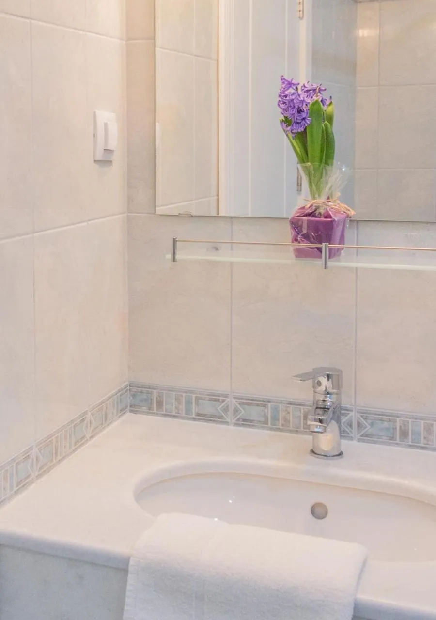 Bathroom in Family Hotel Belle Epoque Beach