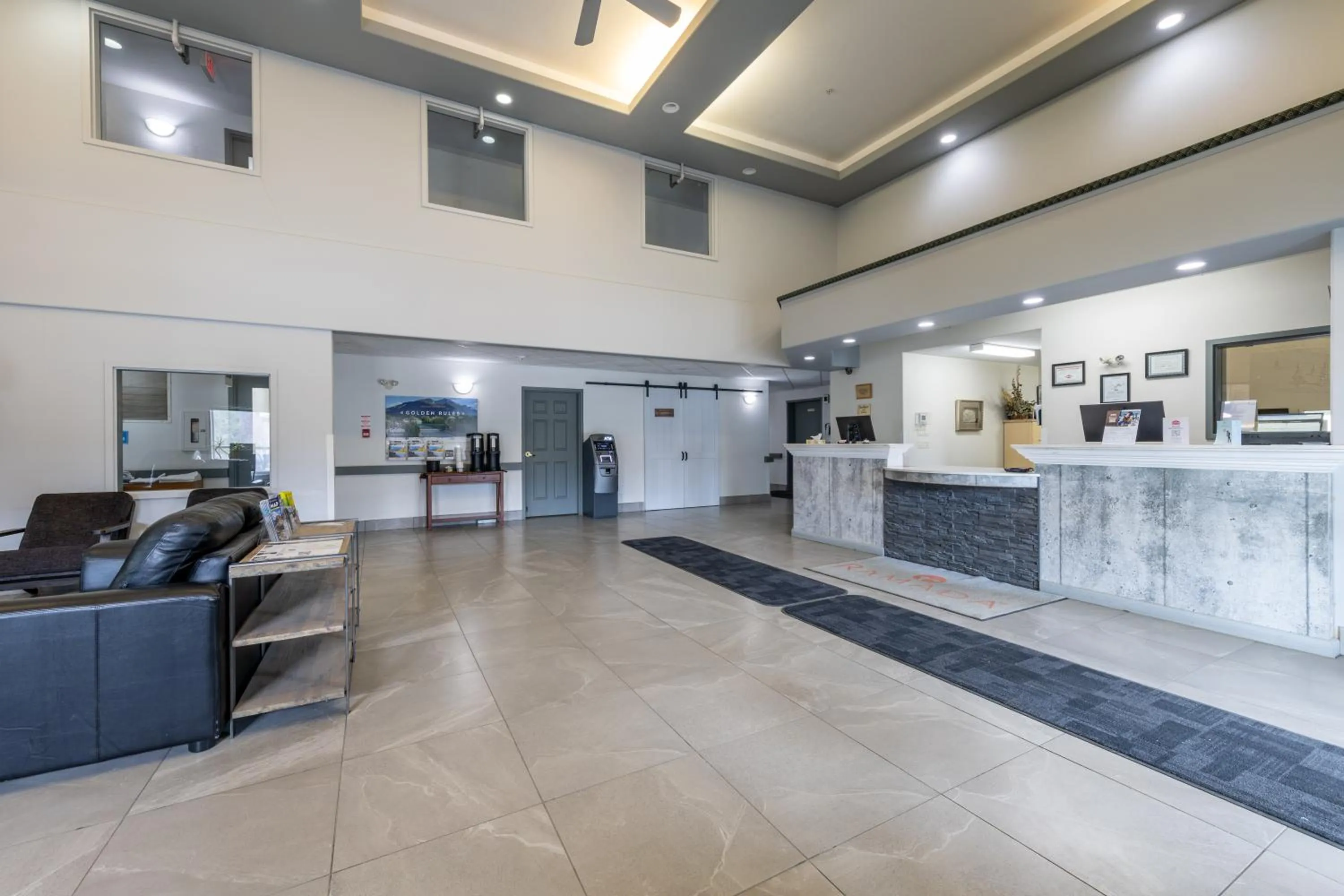 Lobby or reception in Ramada Golden