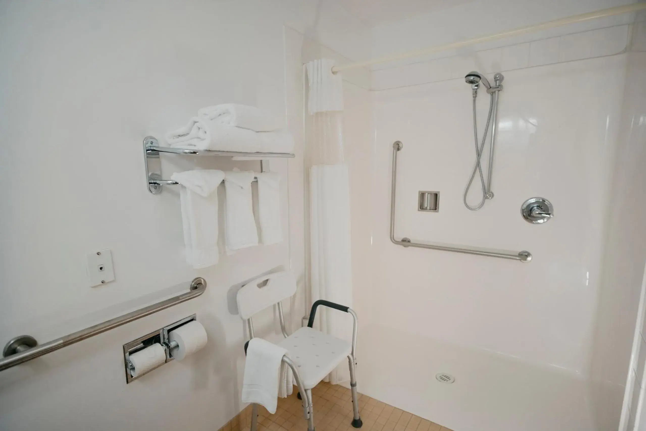 King Room - single occupancy - Mobility Access/Non-Smoking in Ramada Golden King Room - single occupancy - Mobility Access/Non-Smoking in Ramada Golden