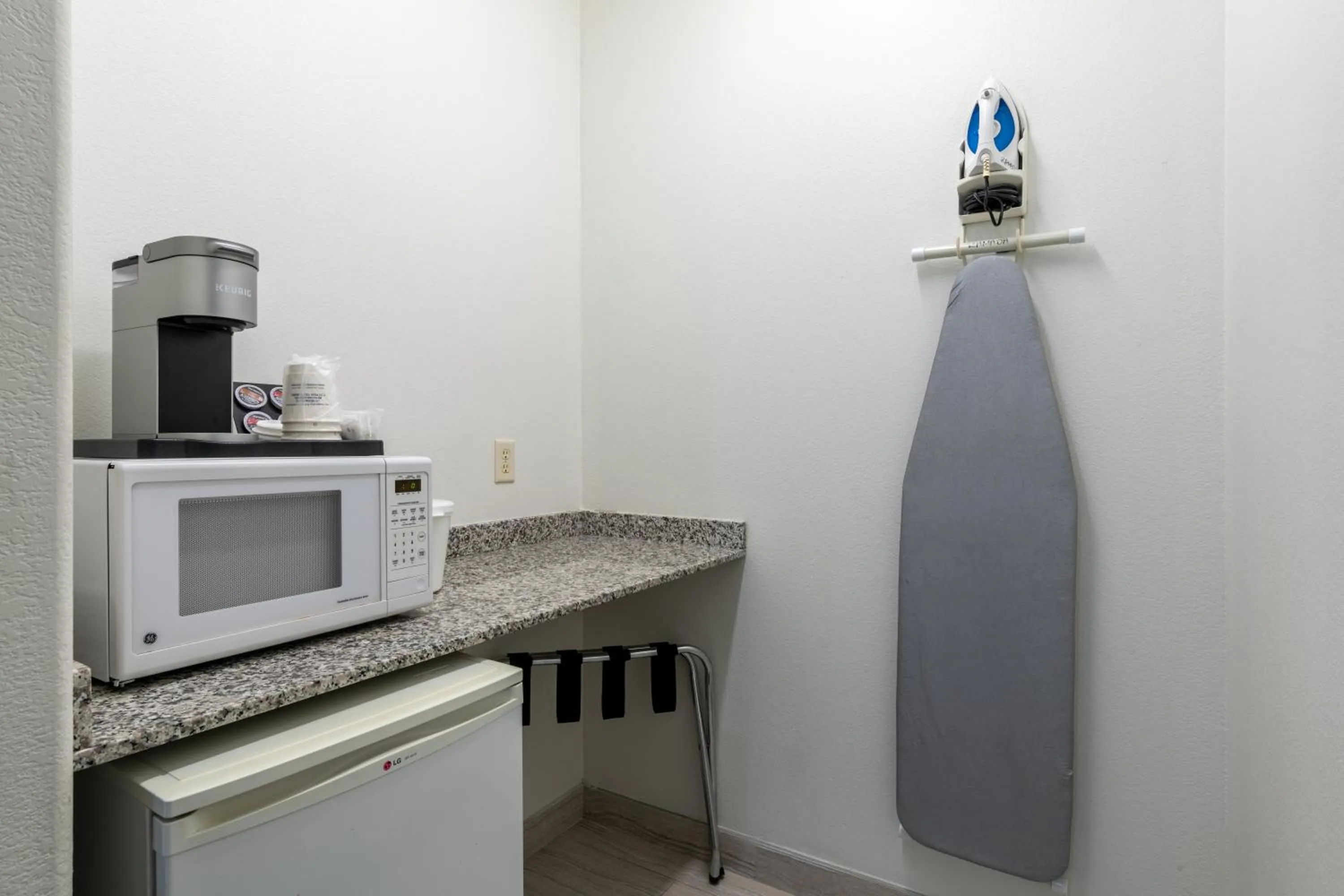 microwave in Ramada Golden