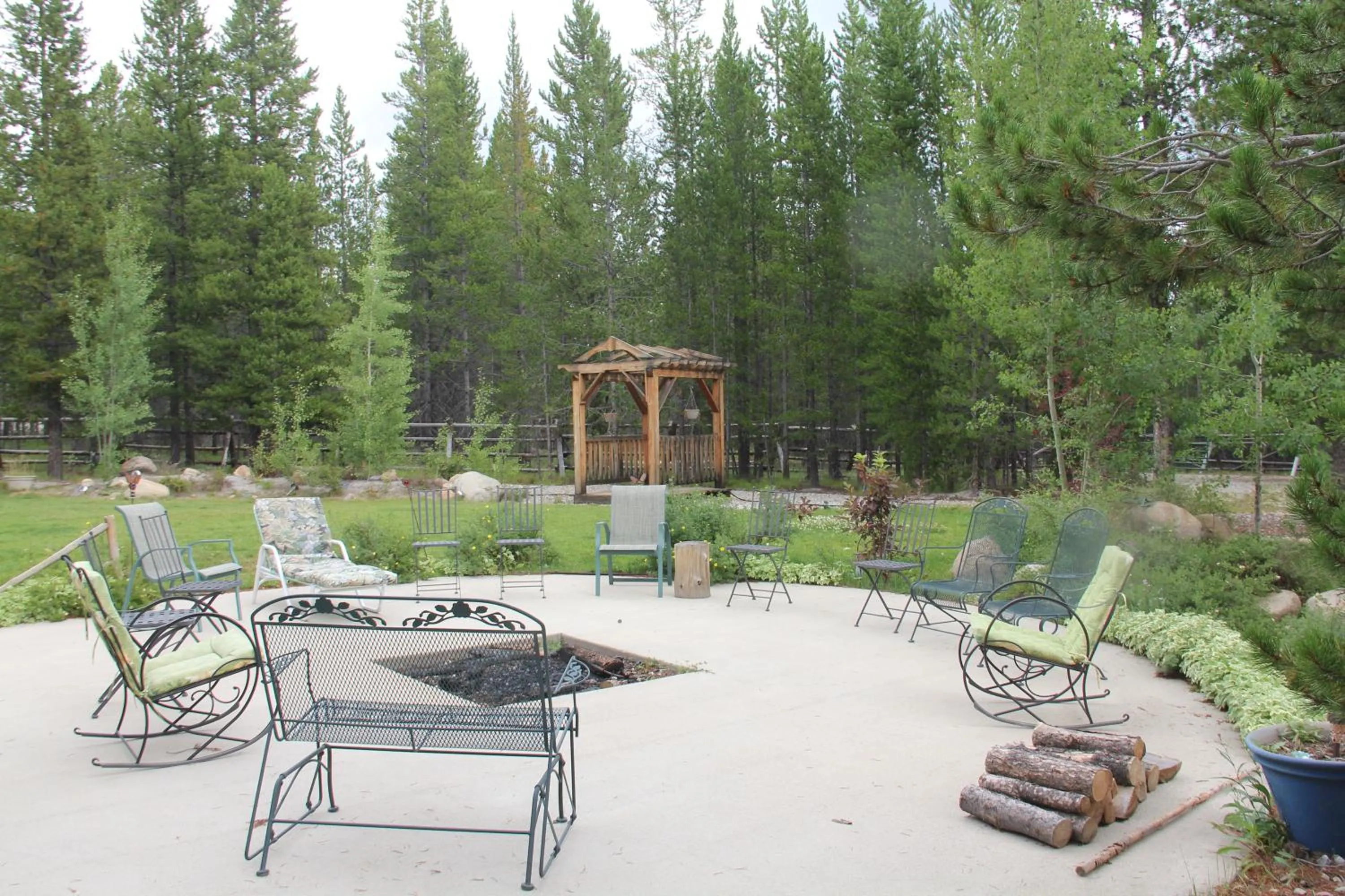 Patio in Sugar Loaf Lodge & Cabins