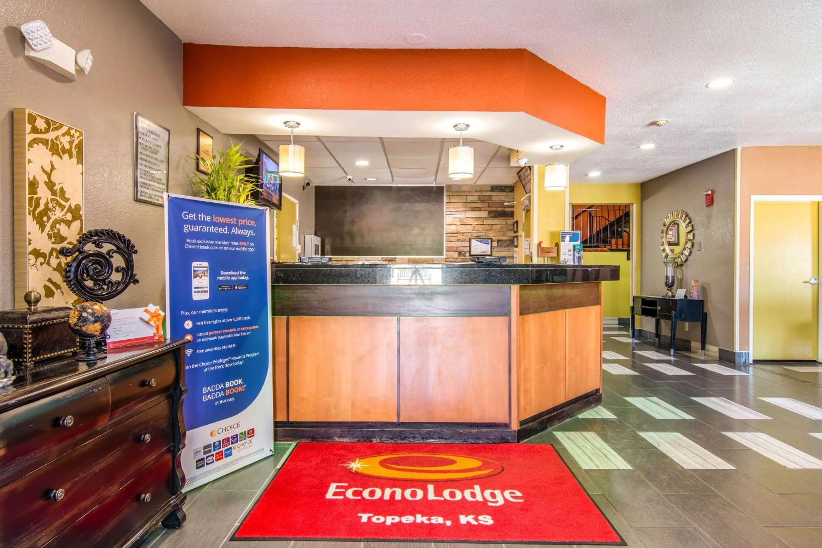 Lobby or reception in Econo Lodge Topeka at Wanamaker
