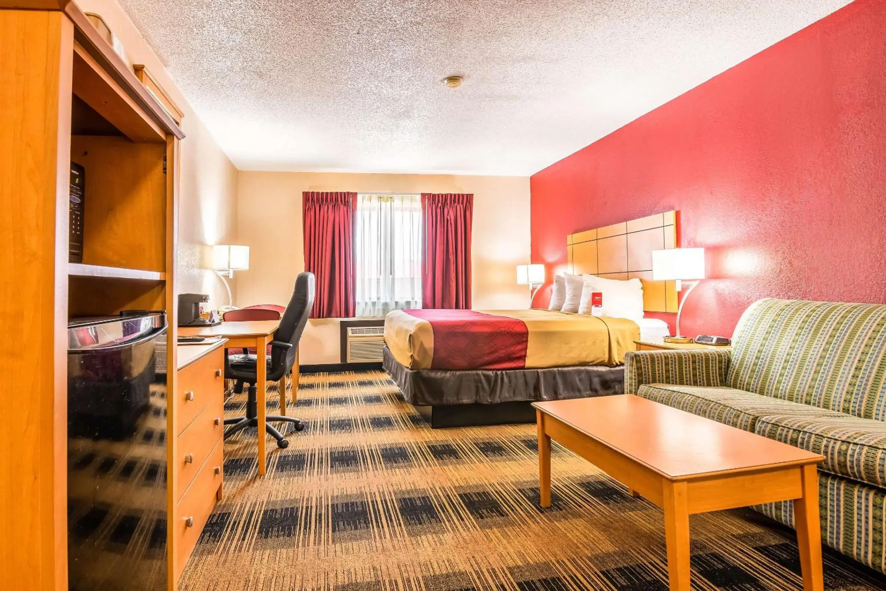 Queen Room - Non-Smoking in Econo Lodge Wanamaker Queen Room - Non-Smoking in Econo Lodge Wanamaker