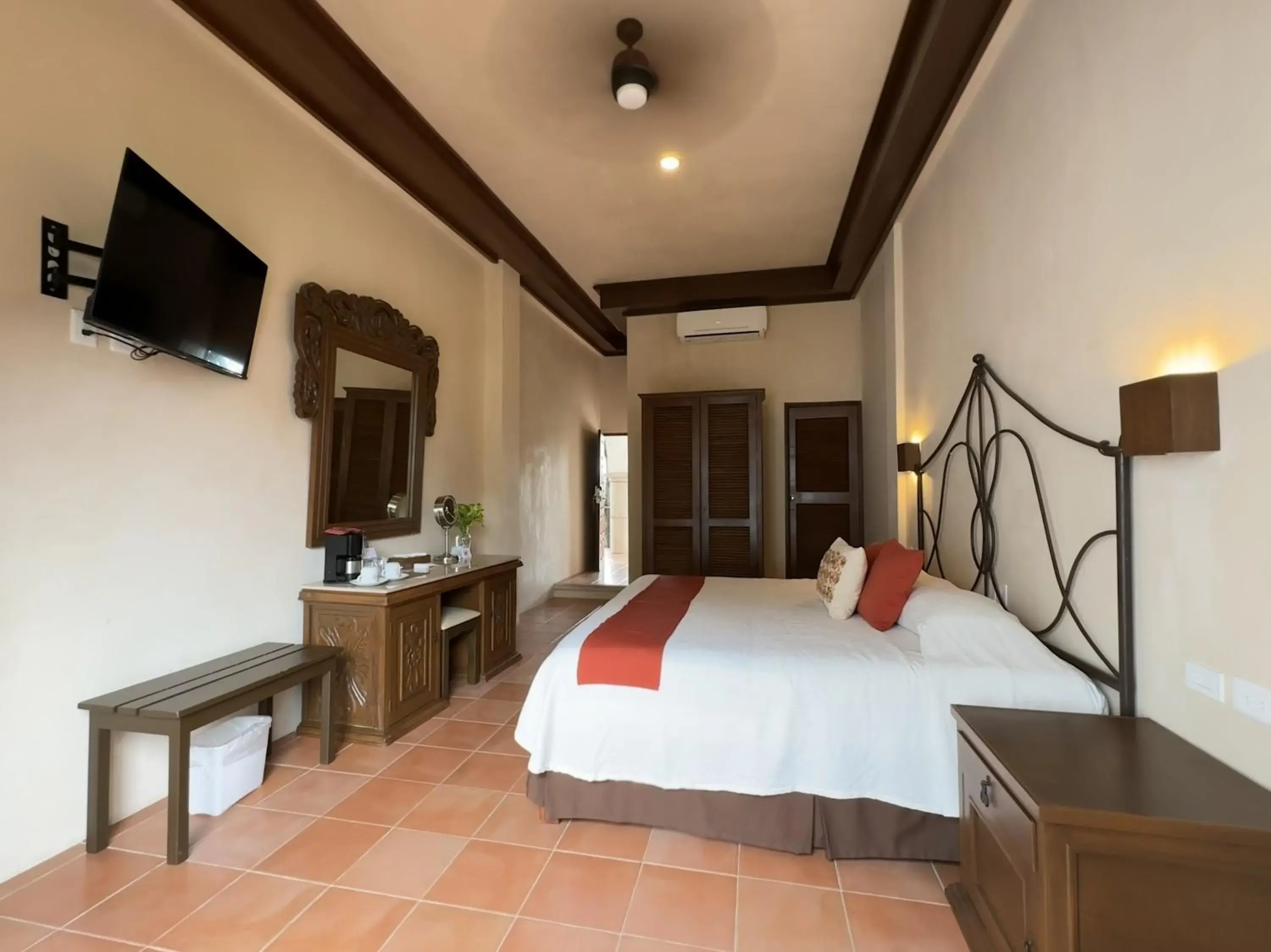 Superior King Room in Hotel Meson del Marques Superior King Room in Hotel Meson del Marques