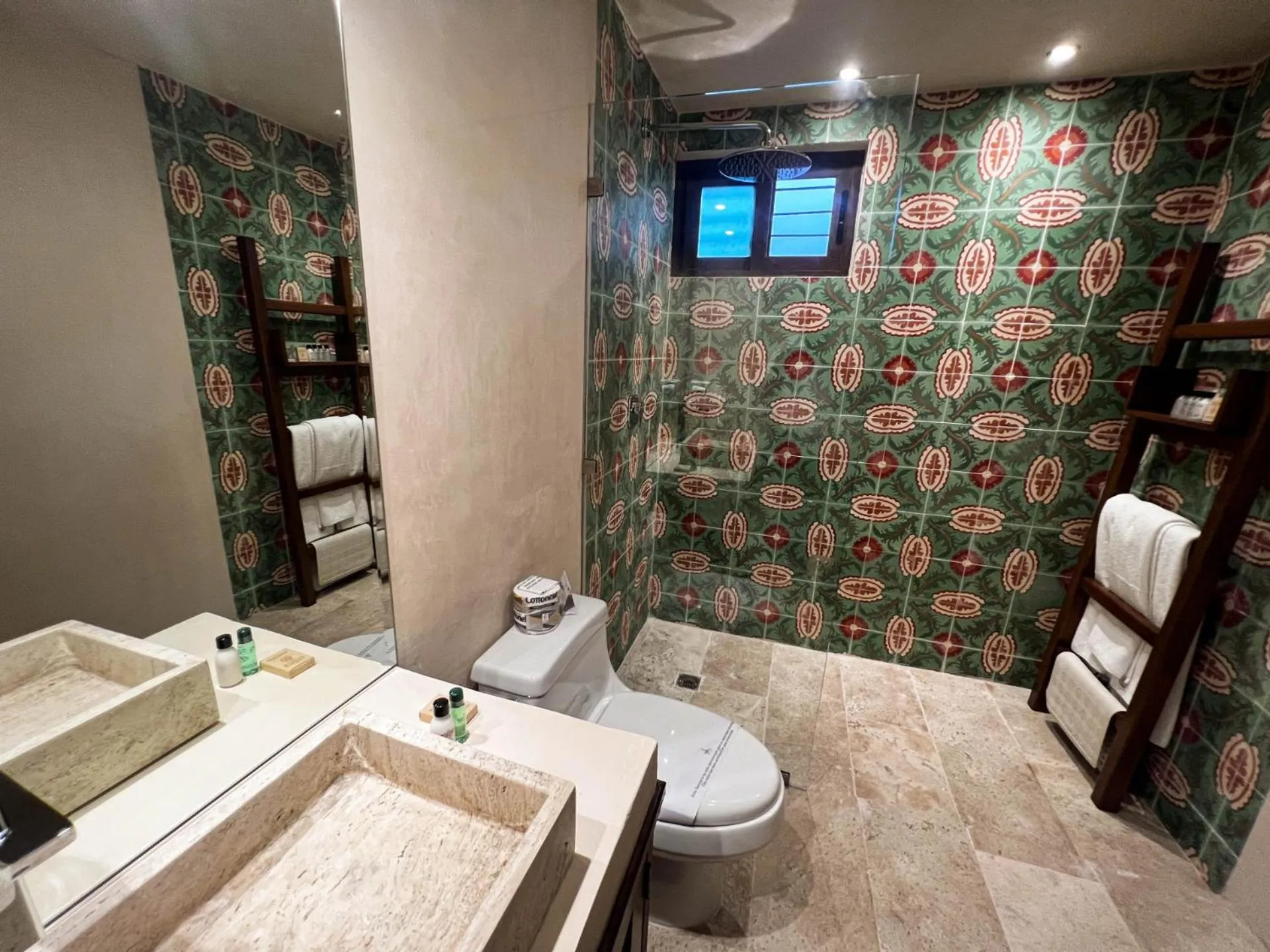 Bathroom in Hotel Meson del Marques