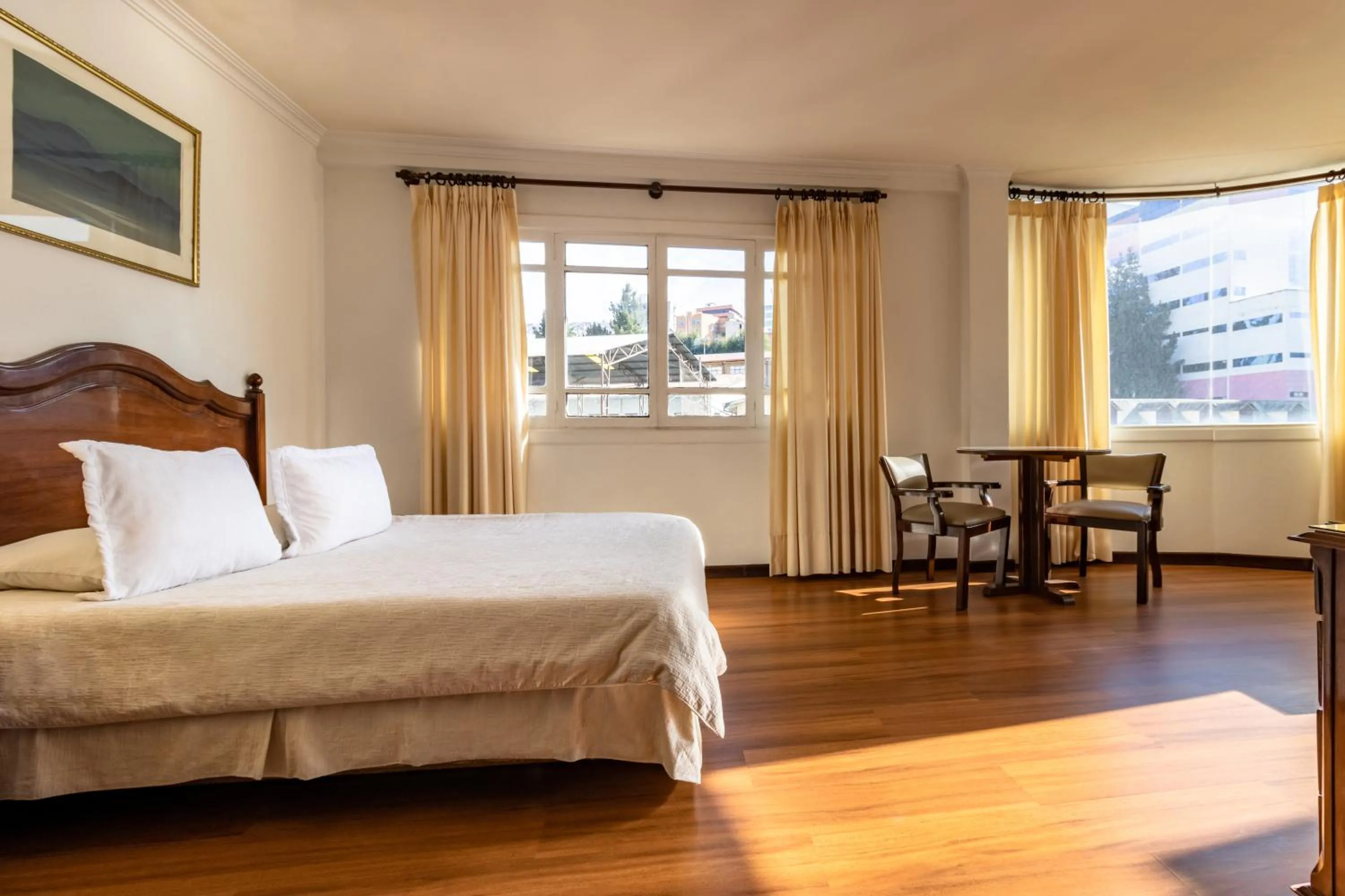 Photo of the whole room, Bed in El Rey Palace Hotel