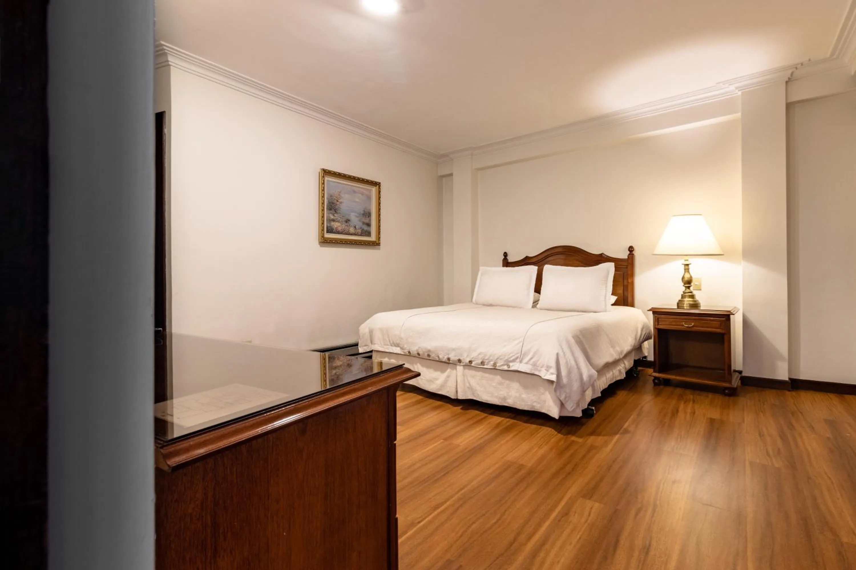 Bedroom, Bed in El Rey Palace Hotel