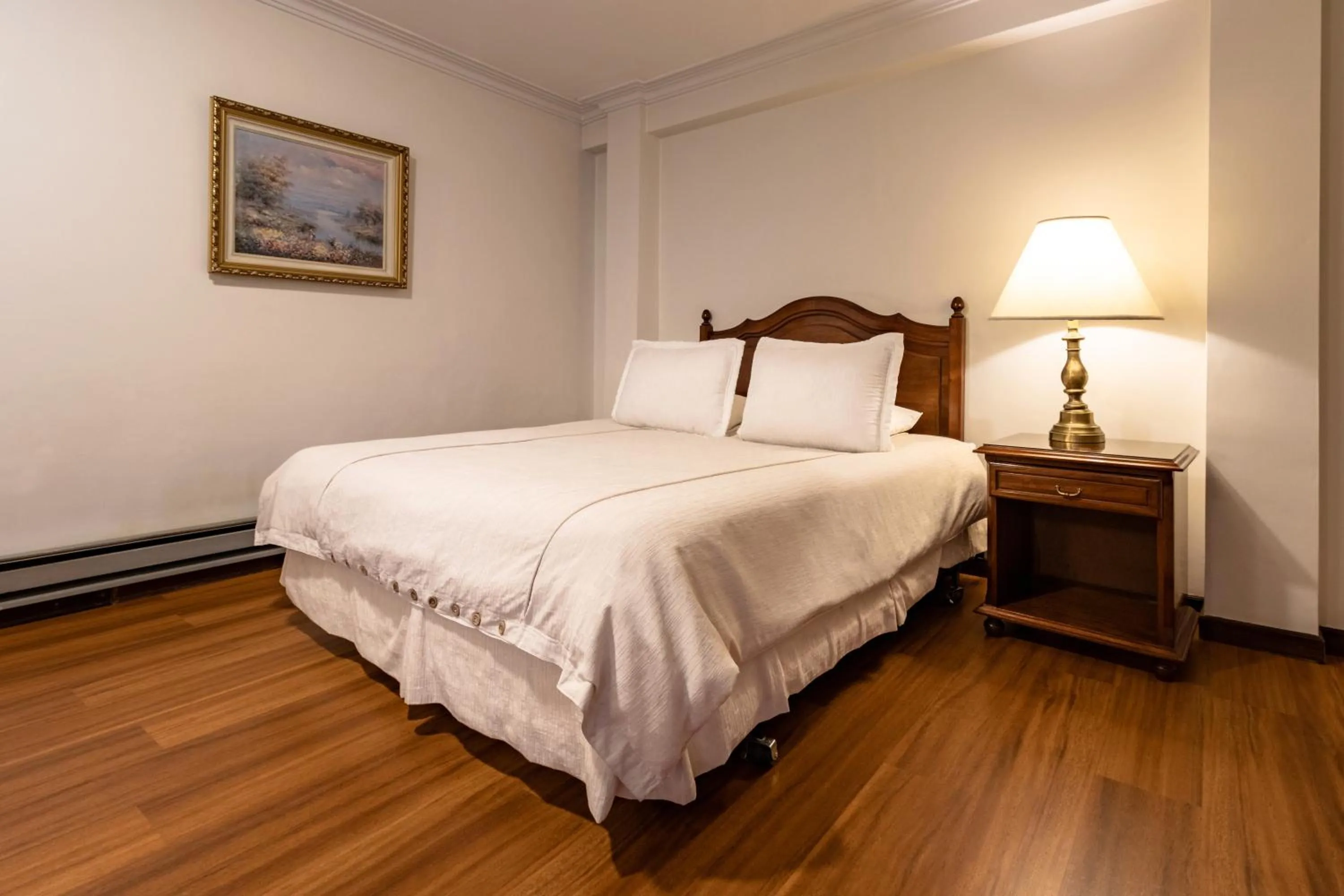 Bedroom, Bed in El Rey Palace Hotel