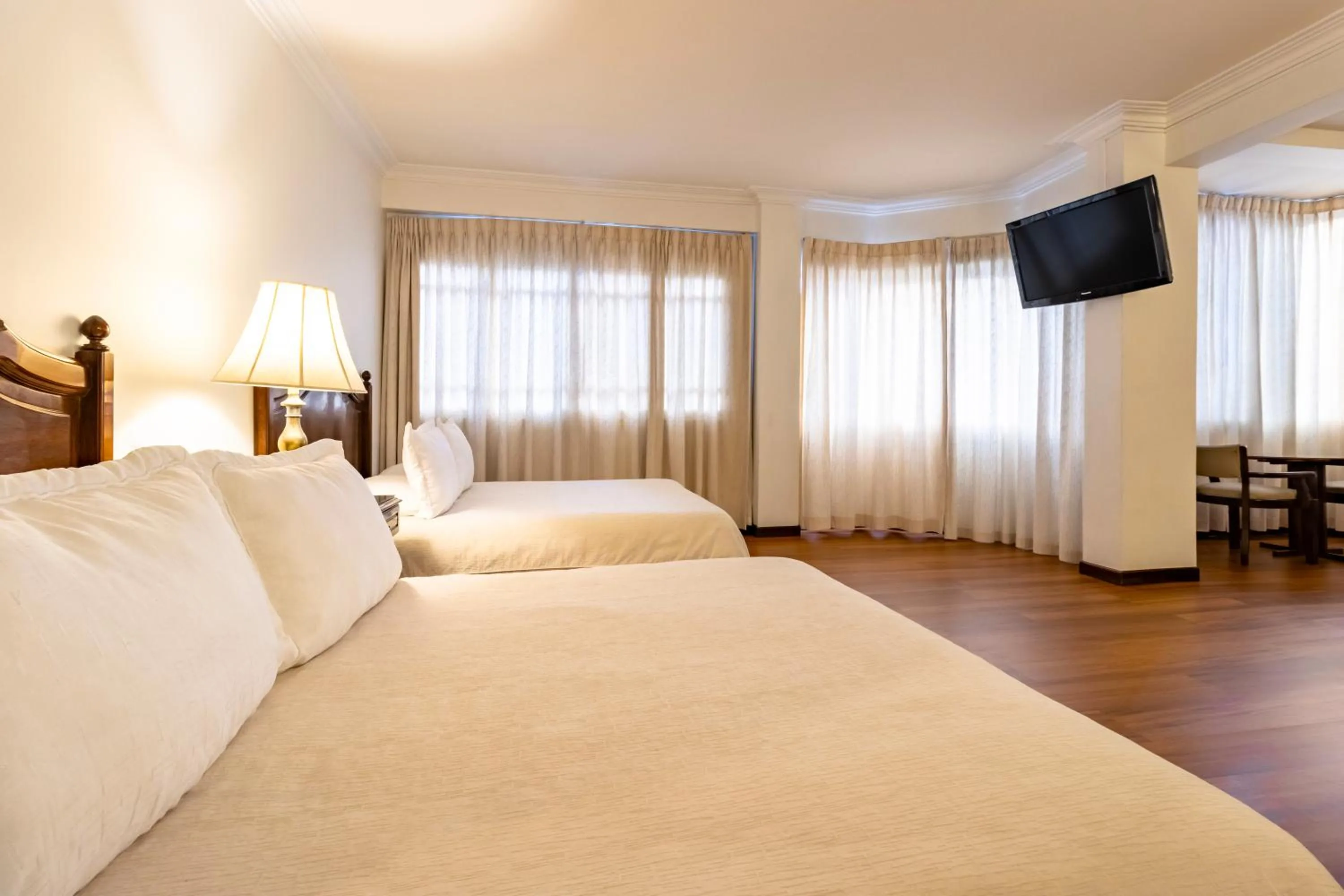 Bedroom, Bed in El Rey Palace Hotel