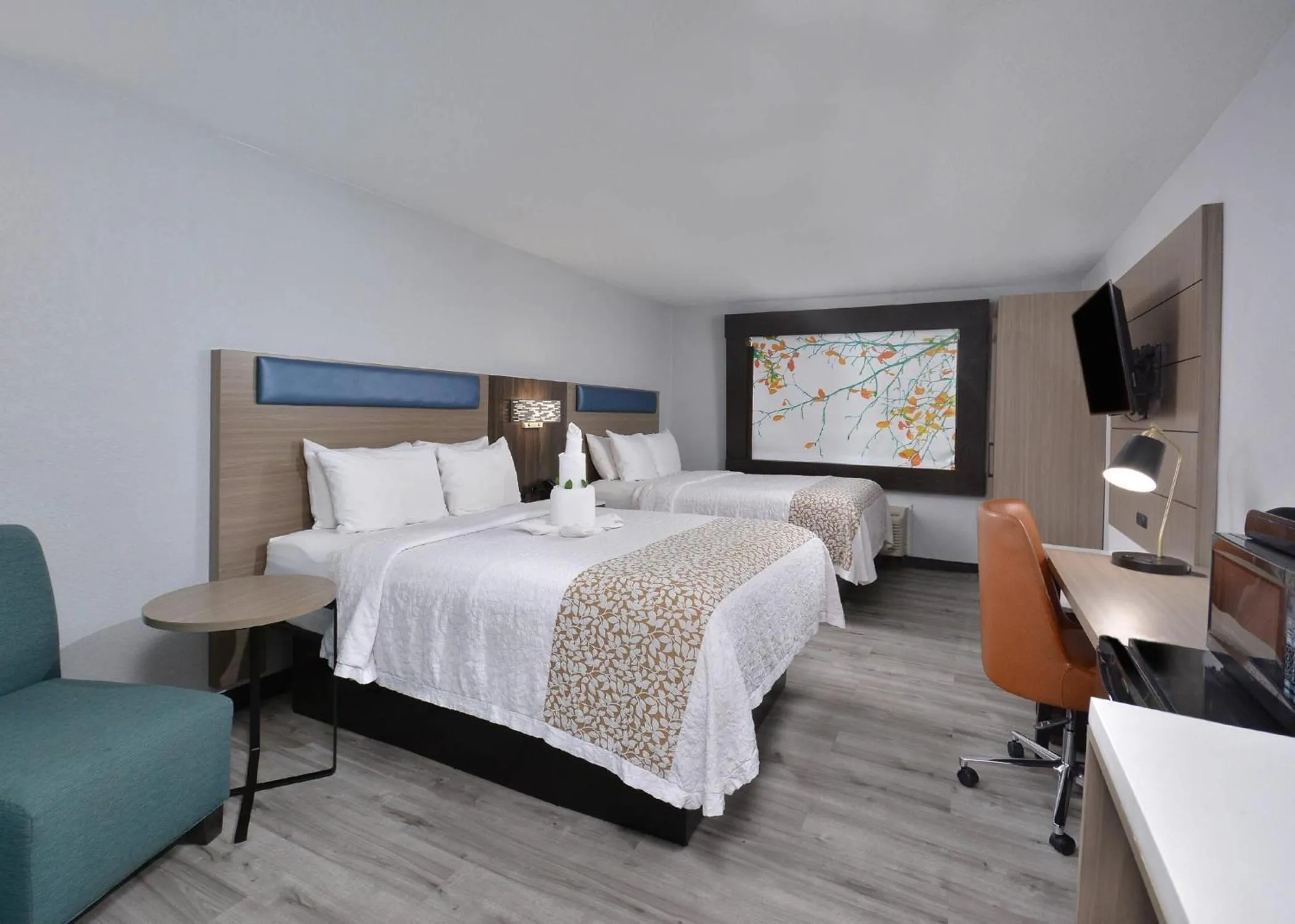 Bedroom, Bed in Brookstone Lodge near Biltmore Village, an Ascend Collection Hotel