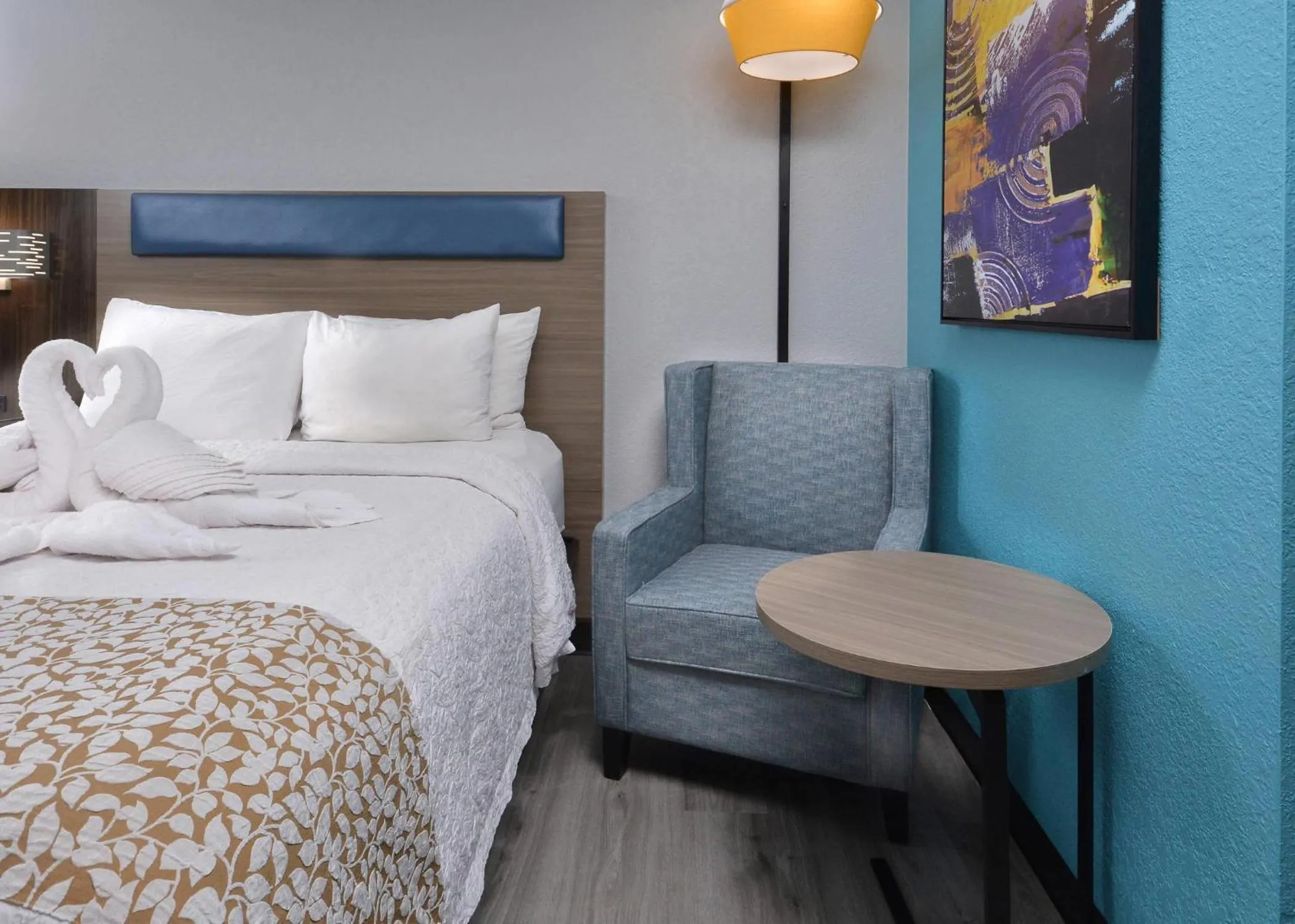 Bedroom, Bed in Brookstone Lodge near Biltmore Village, an Ascend Collection Hotel