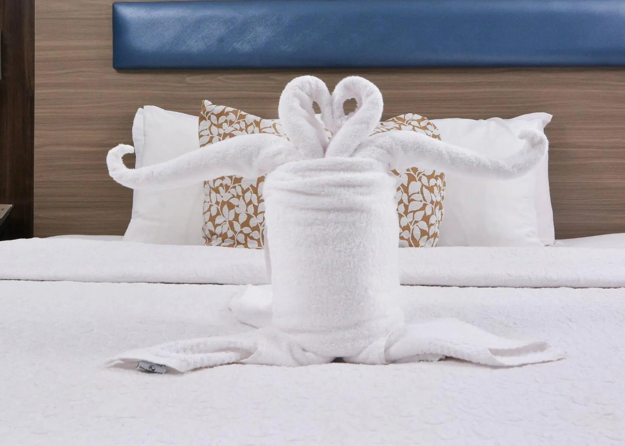 Bedroom, Bed in Brookstone Lodge near Biltmore Village, an Ascend Collection Hotel