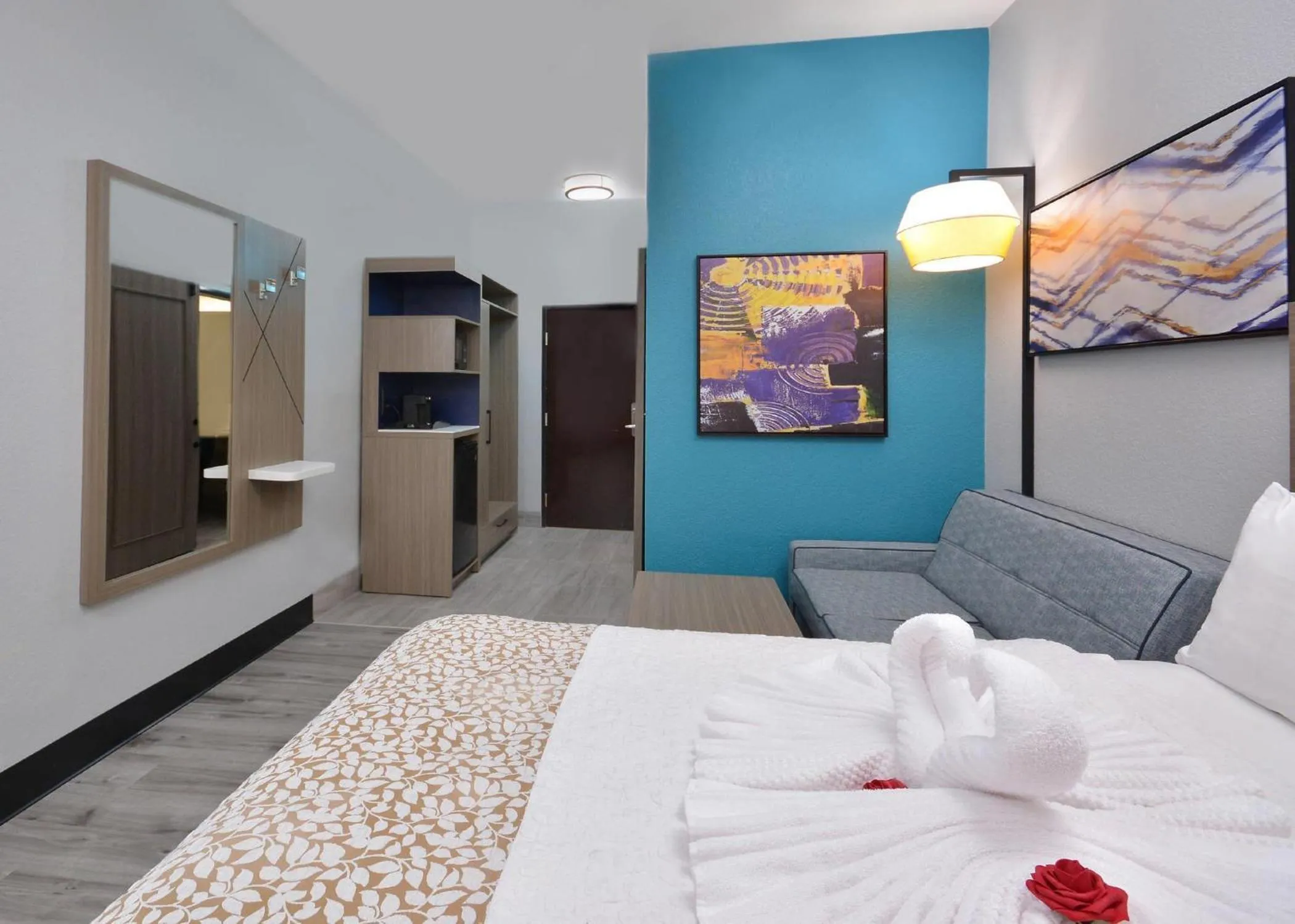 Bedroom, Bed in Brookstone Lodge near Biltmore Village, an Ascend Collection Hotel