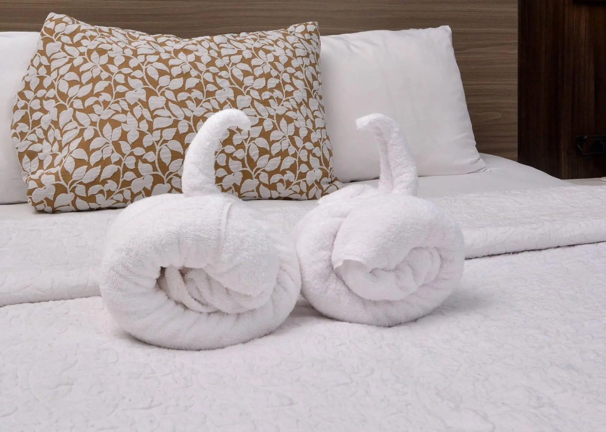 Bedroom, Bed in Brookstone Lodge near Biltmore Village, an Ascend Collection Hotel