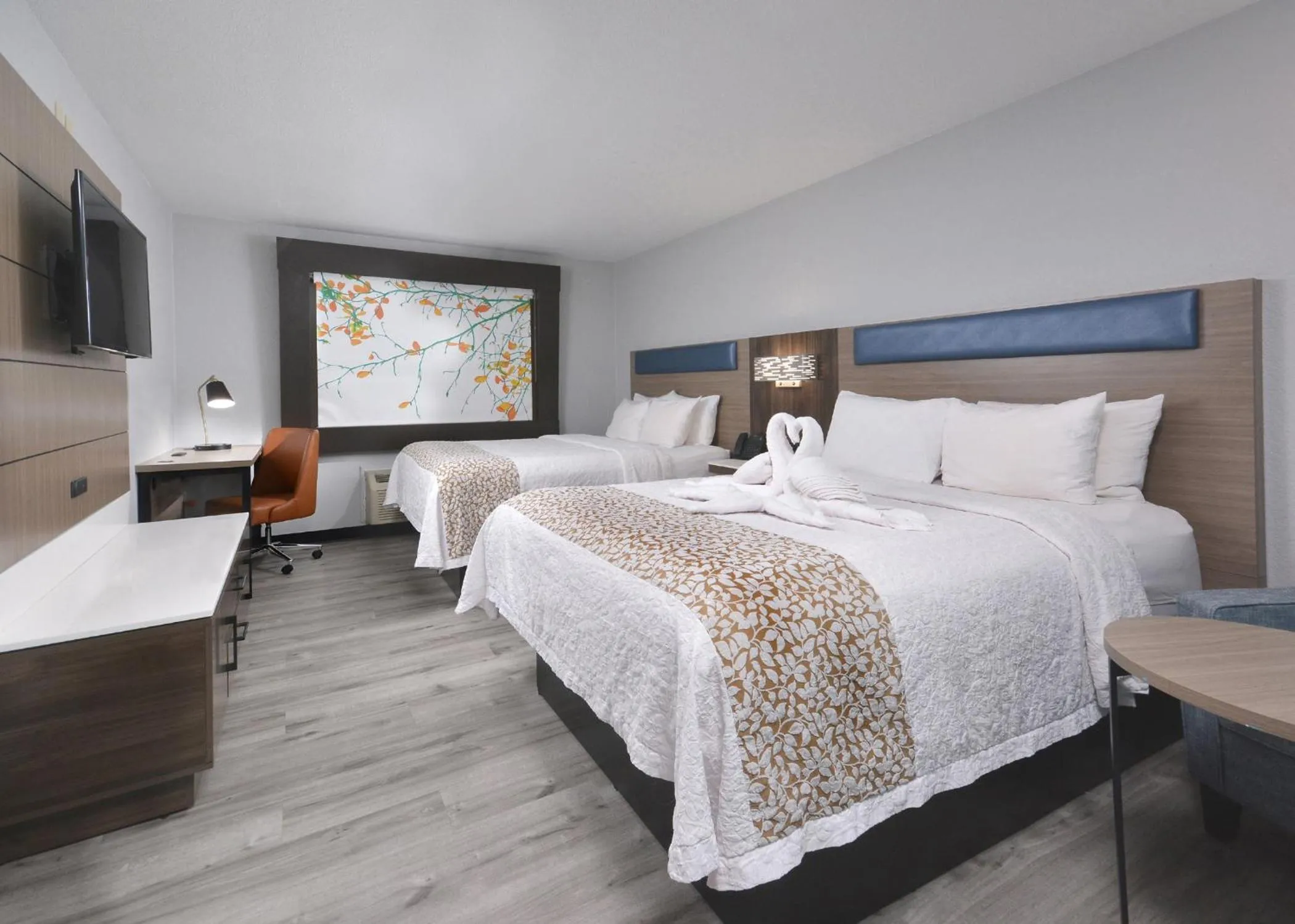 Photo of the whole room, Bed in Brookstone Lodge near Biltmore Village, an Ascend Collection Hotel
