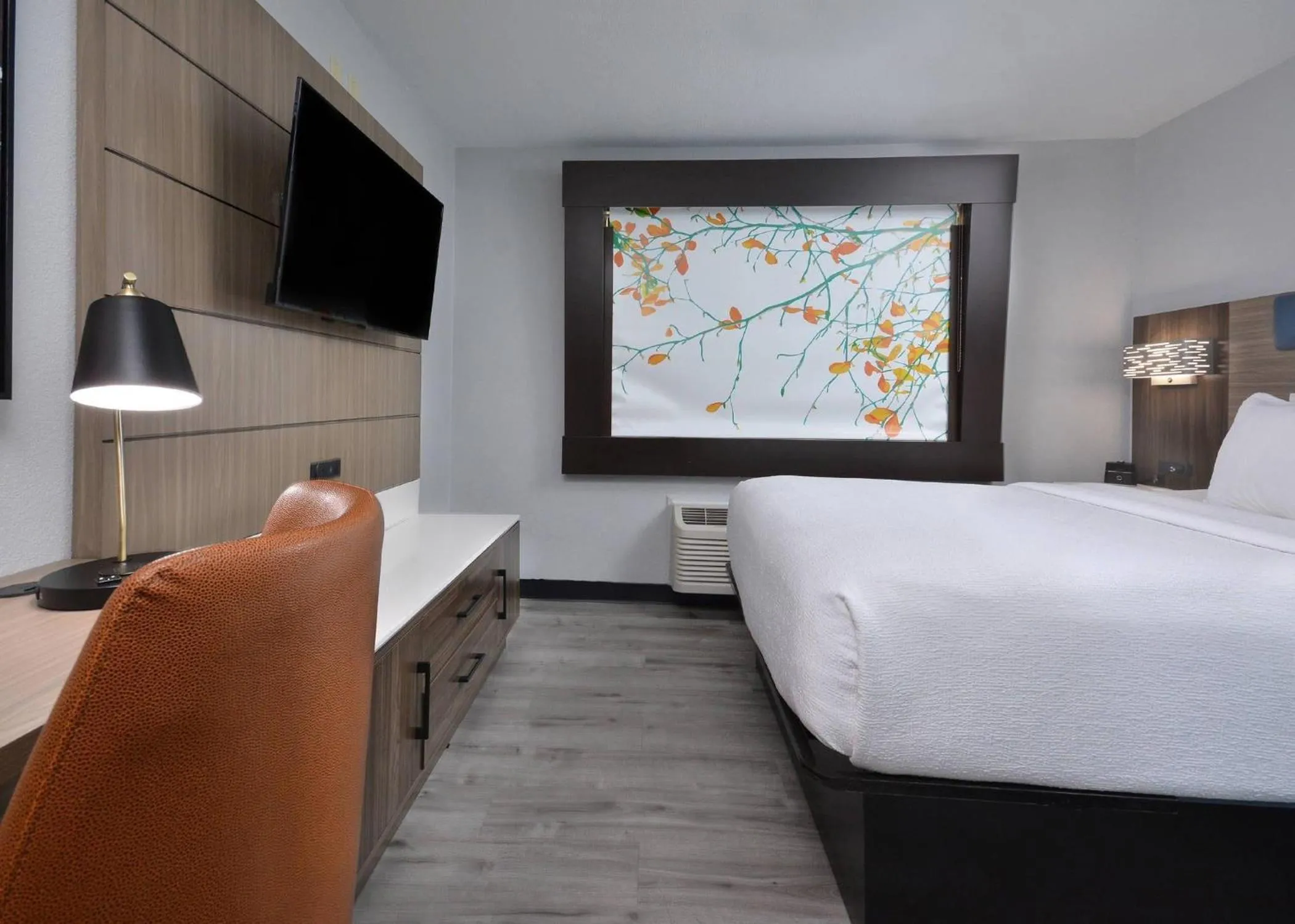 Bedroom, Bed in Brookstone Lodge near Biltmore Village, an Ascend Collection Hotel