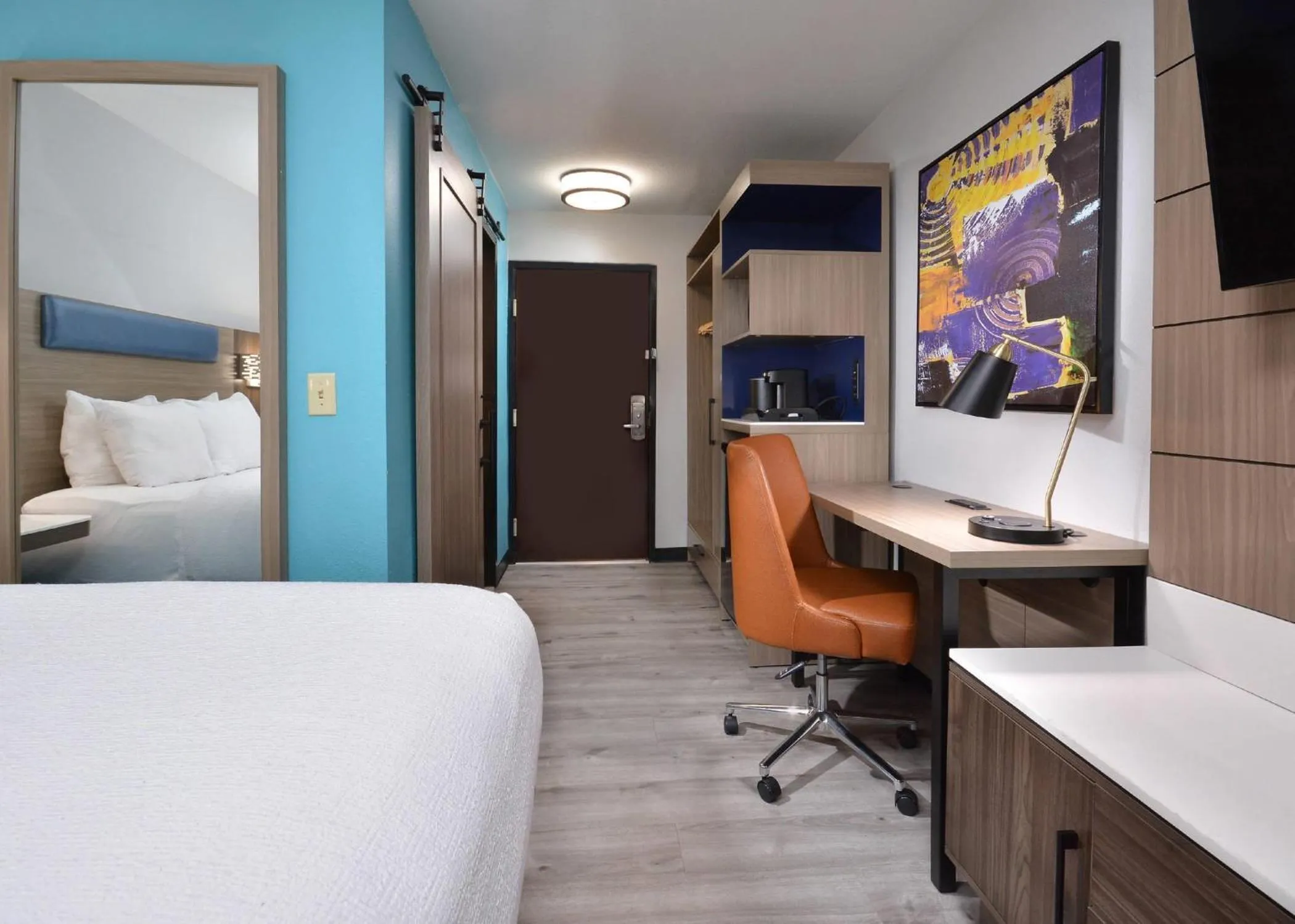 Bedroom, Bed in Brookstone Lodge near Biltmore Village, an Ascend Collection Hotel