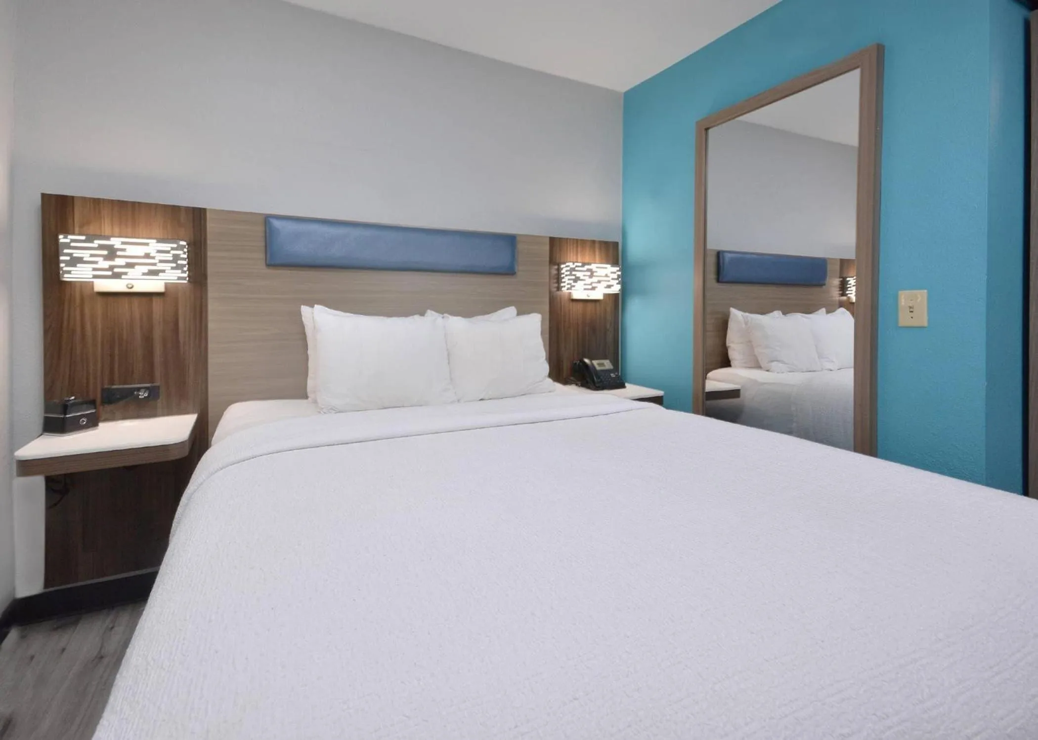 Bedroom, Bed in Brookstone Lodge near Biltmore Village, an Ascend Collection Hotel