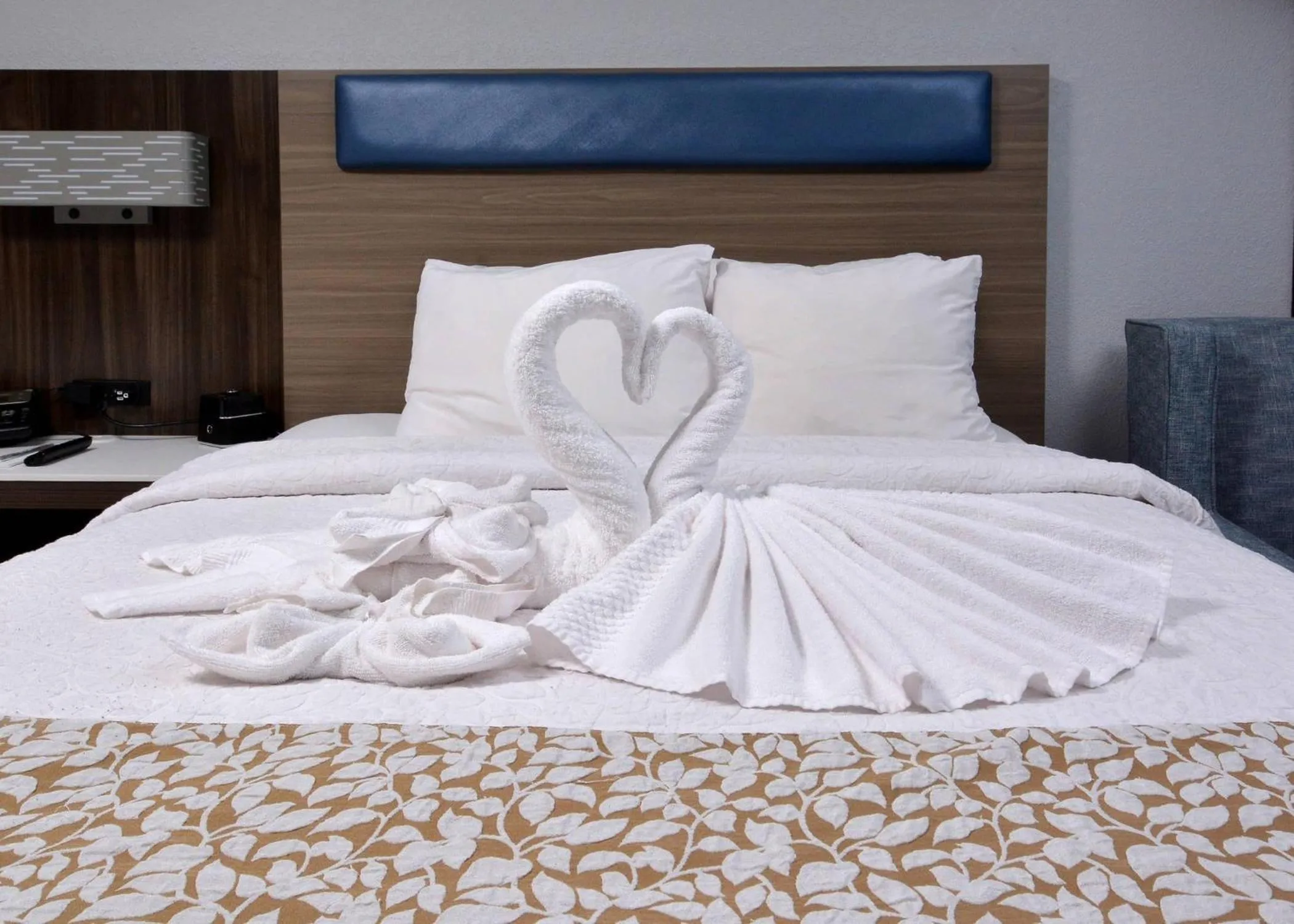 Bedroom, Bed in Brookstone Lodge near Biltmore Village, an Ascend Collection Hotel