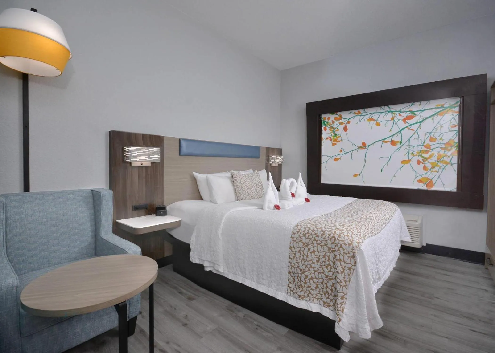 Bedroom, Bed in Brookstone Lodge near Biltmore Village, an Ascend Collection Hotel