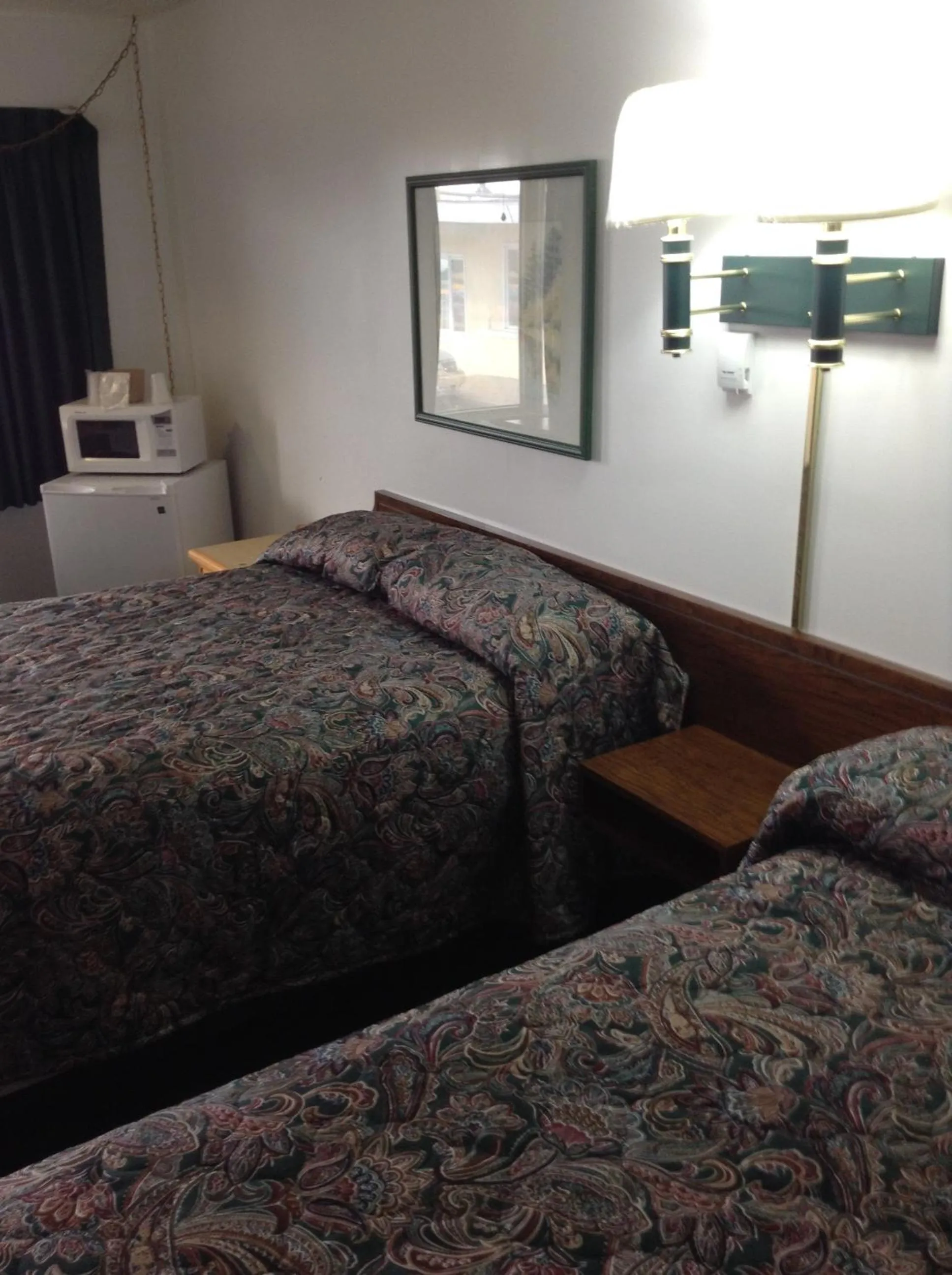 Bedroom, Bed in Plaza Inn