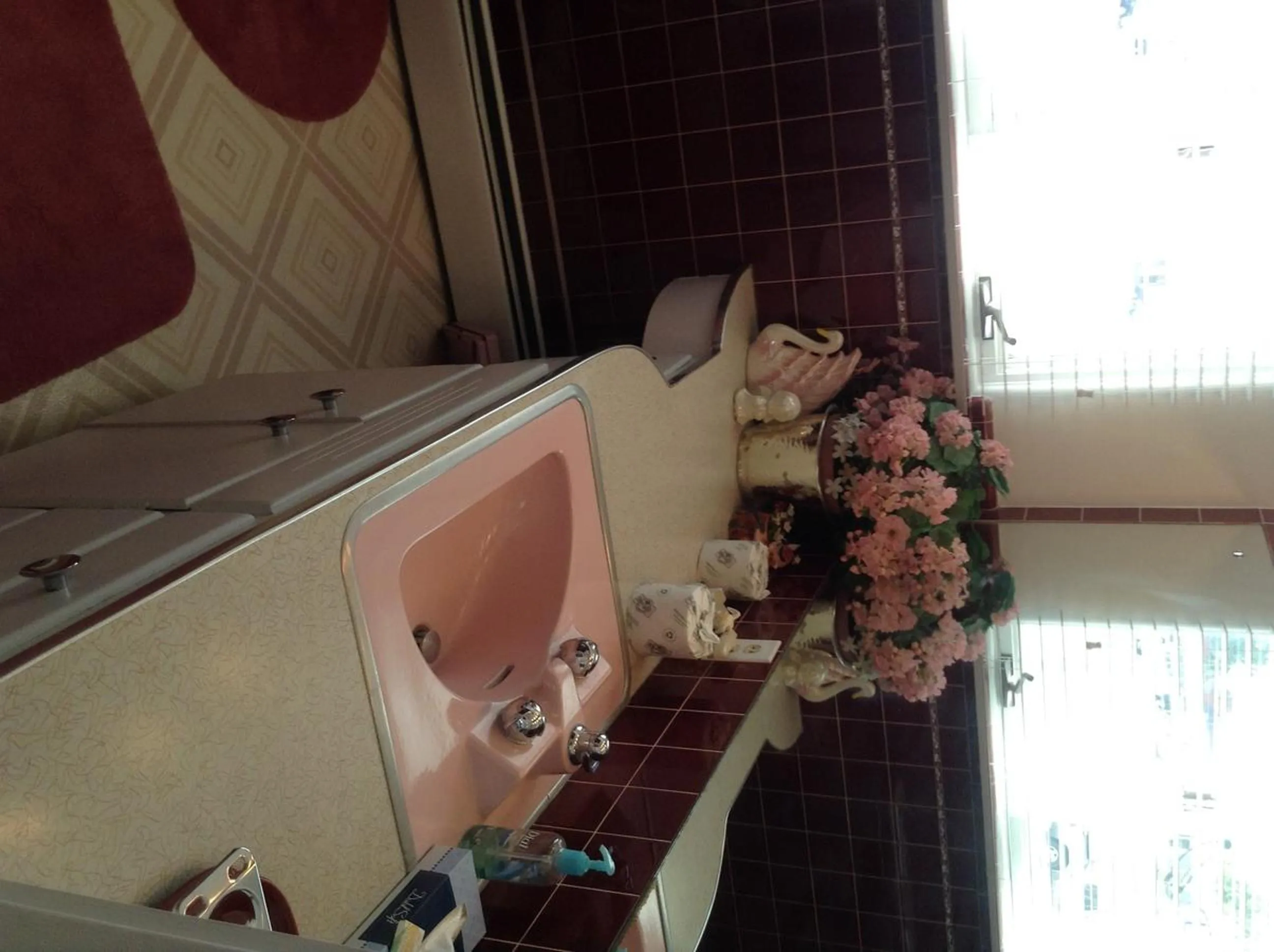 Bathroom in Plaza Inn