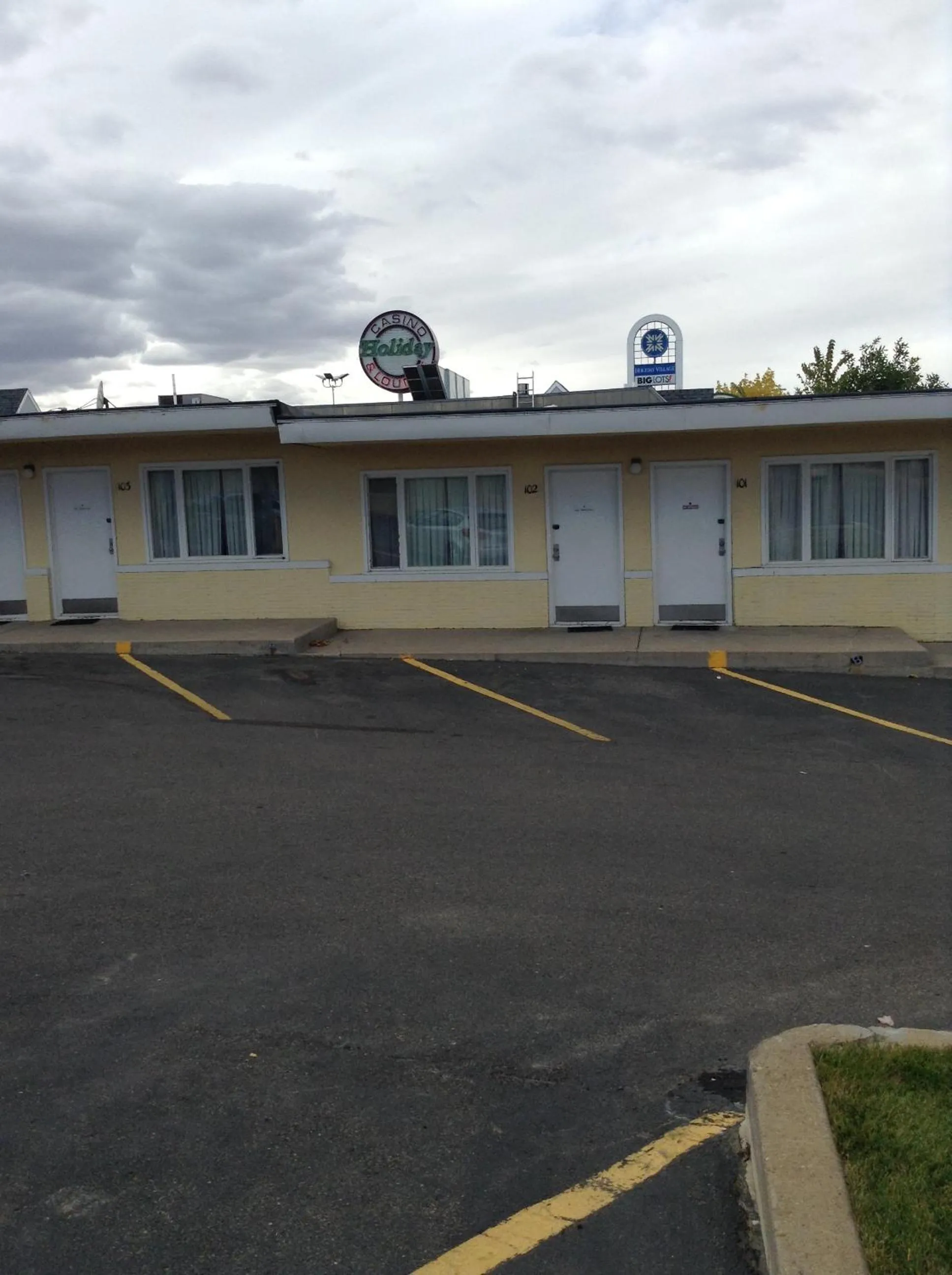 Property building in Plaza Inn