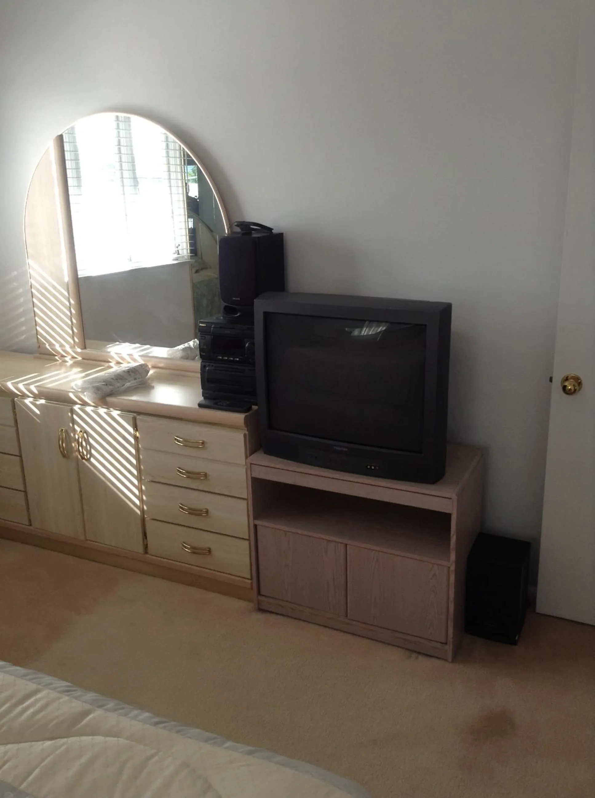 TV and multimedia, Bed in Plaza Inn