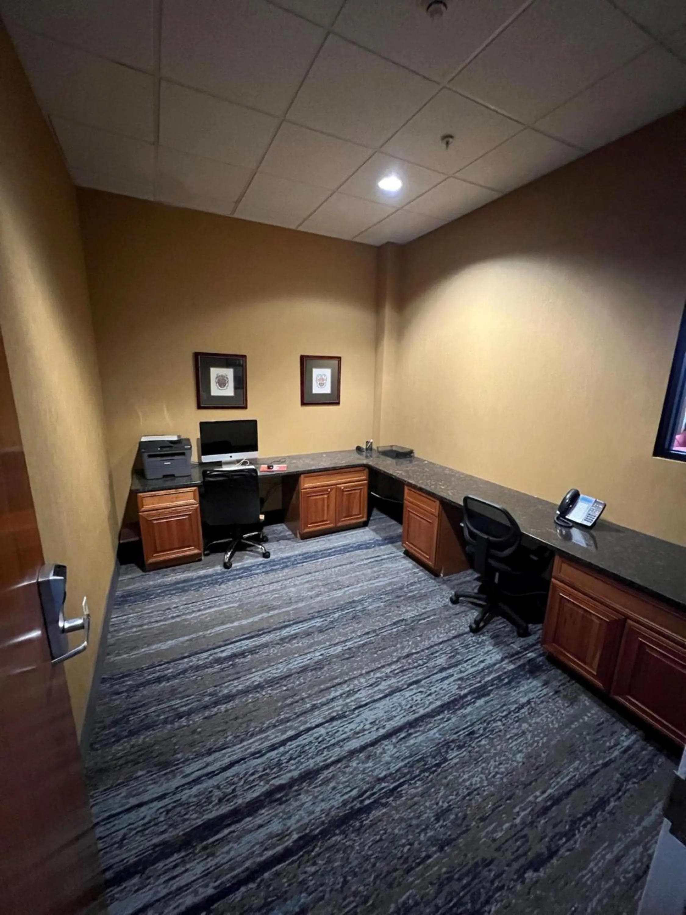 Business facilities in Holiday Inn Express & Suites Harrisburg West