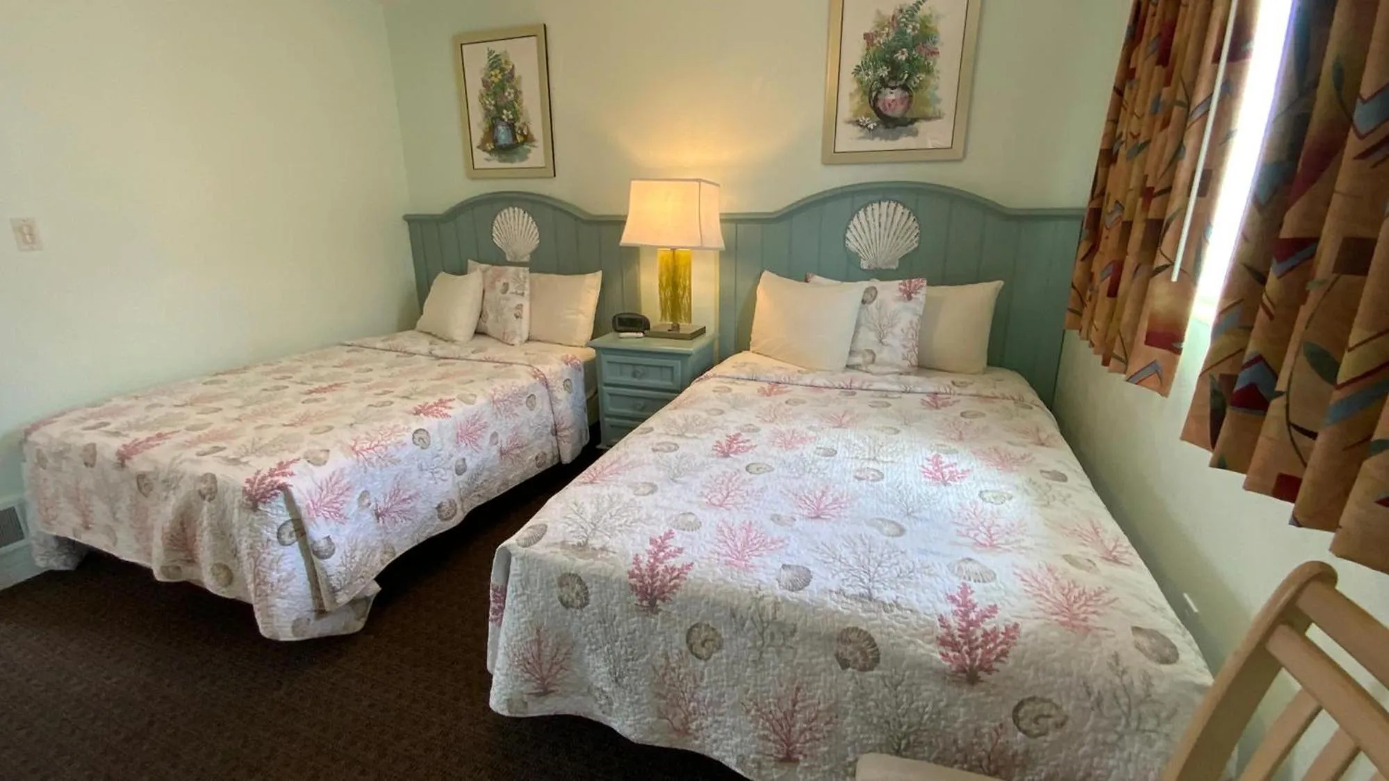 Bed in Carlton House Motel and Suites