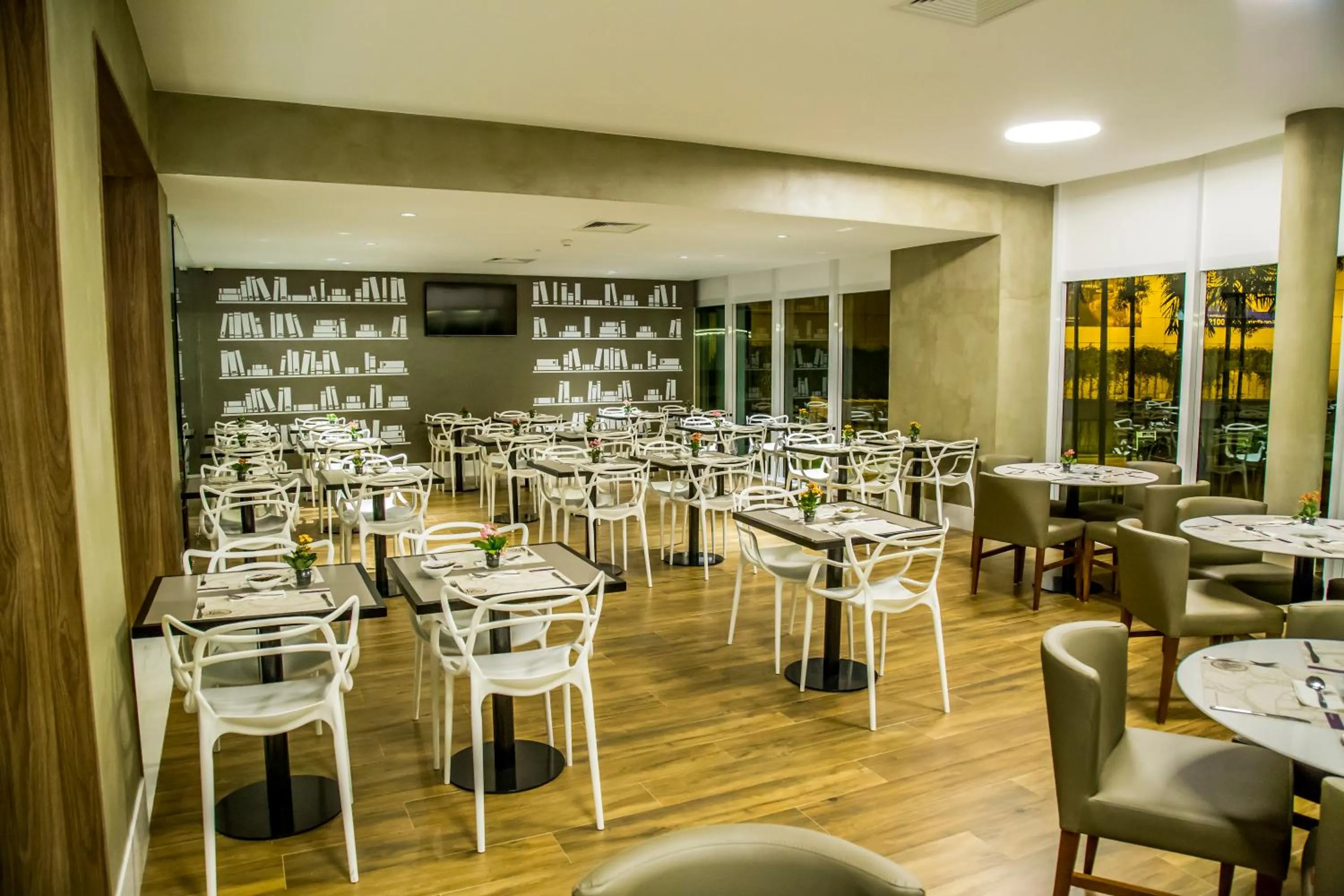 Restaurant/places to eat in Mercure Uberlândia Plaza Shopping