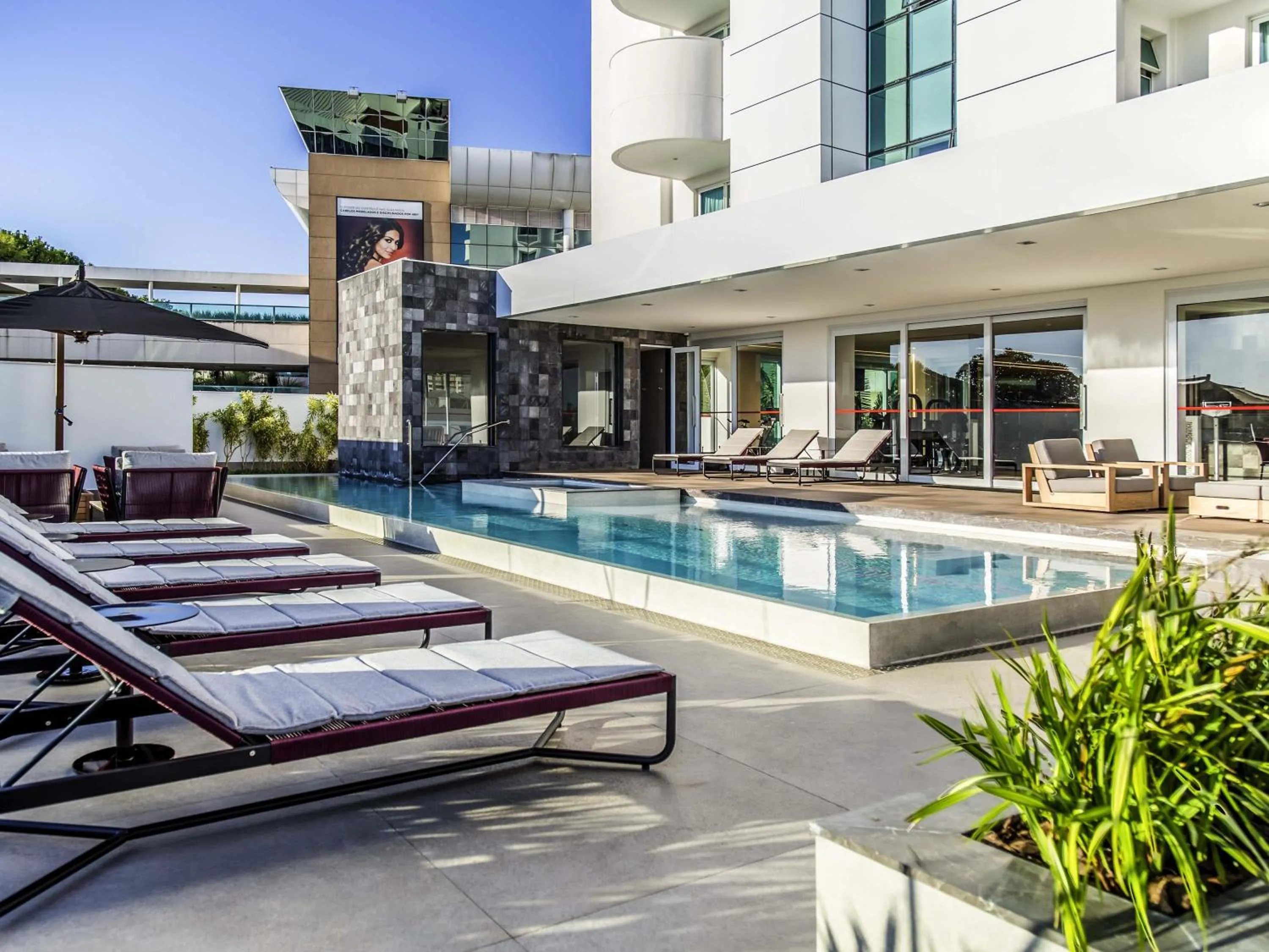 Pool view in Mercure Uberlândia Plaza Shopping